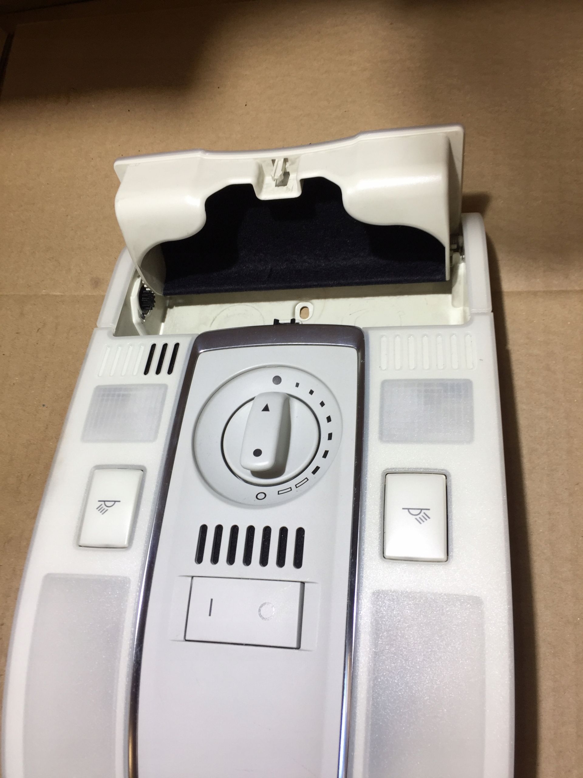 AUDI A6 C6 light OSWIETLENIE cabs 4F0947135BG