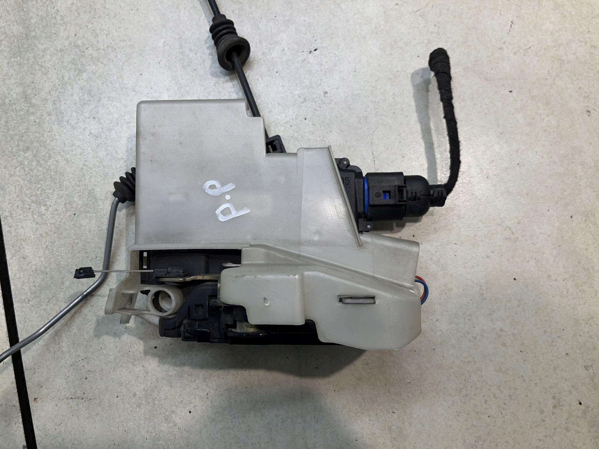 lock door right front 8PIN VW POLO IV 1.2 12V