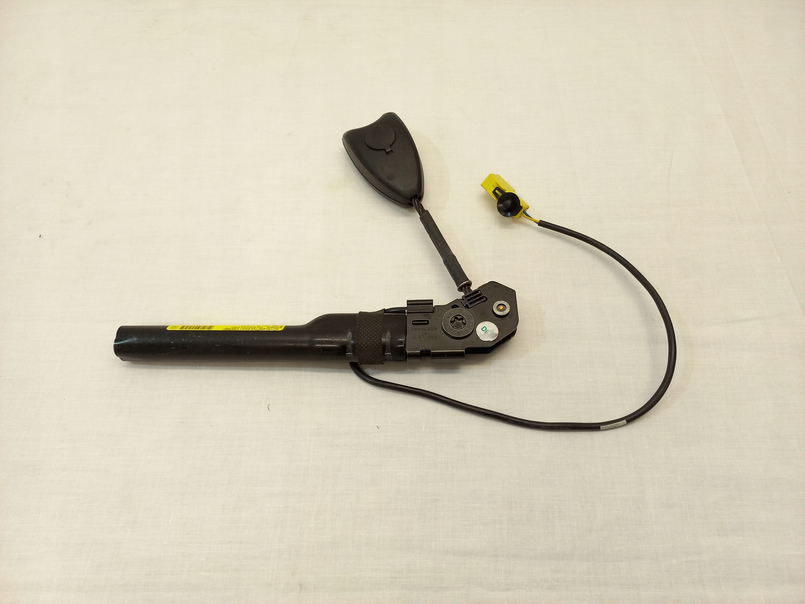 НАТЯЖИТЕЛЬ РЕМНЯ ПЕРЕДНИЙ ЛЕВЫЙ OPEL ADAM MERIVA