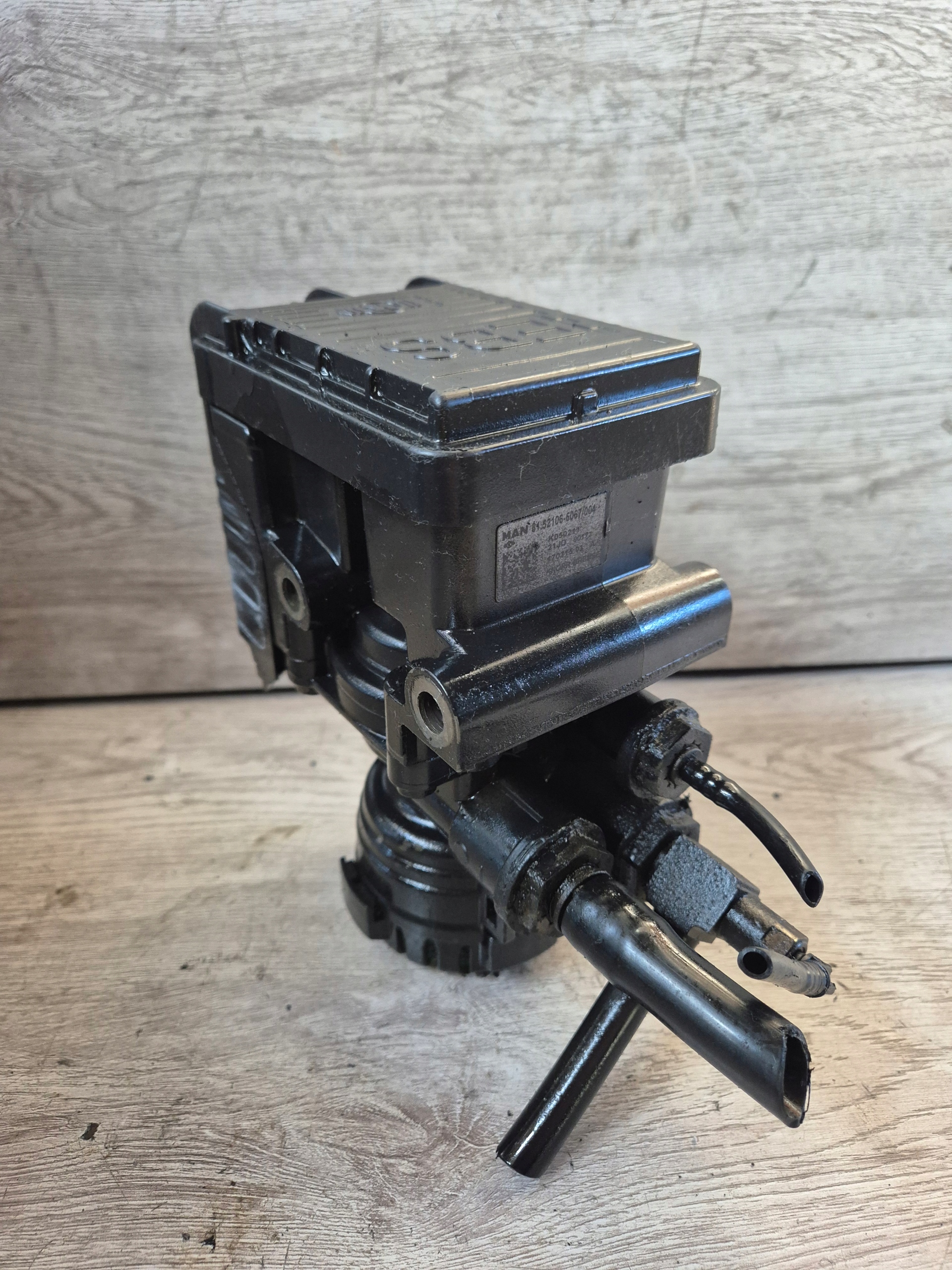 ZAWÓR MODULATOR HAMULCOWY EBS OSI PRZEDNIEJ MAN TGX TGS EURO 6 81521066067