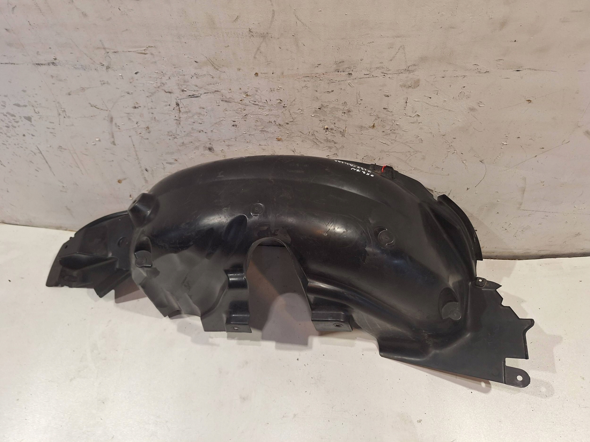mudguard right rear part 767480587R RENAULT CAPTUR and 13