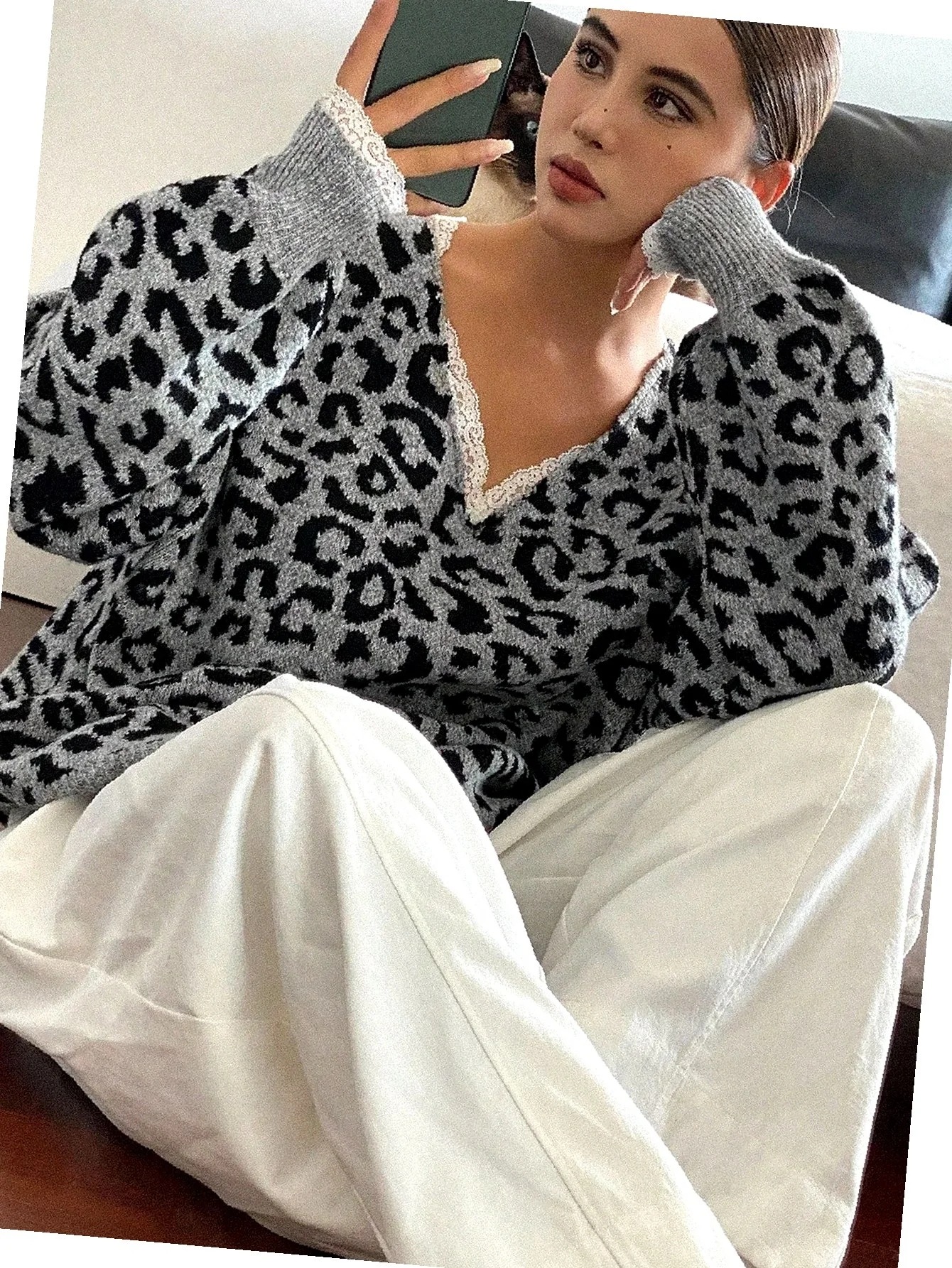Svetr Šedý Volný Krajkový S Leopardím Vzorem V-Neck Dámský L 40