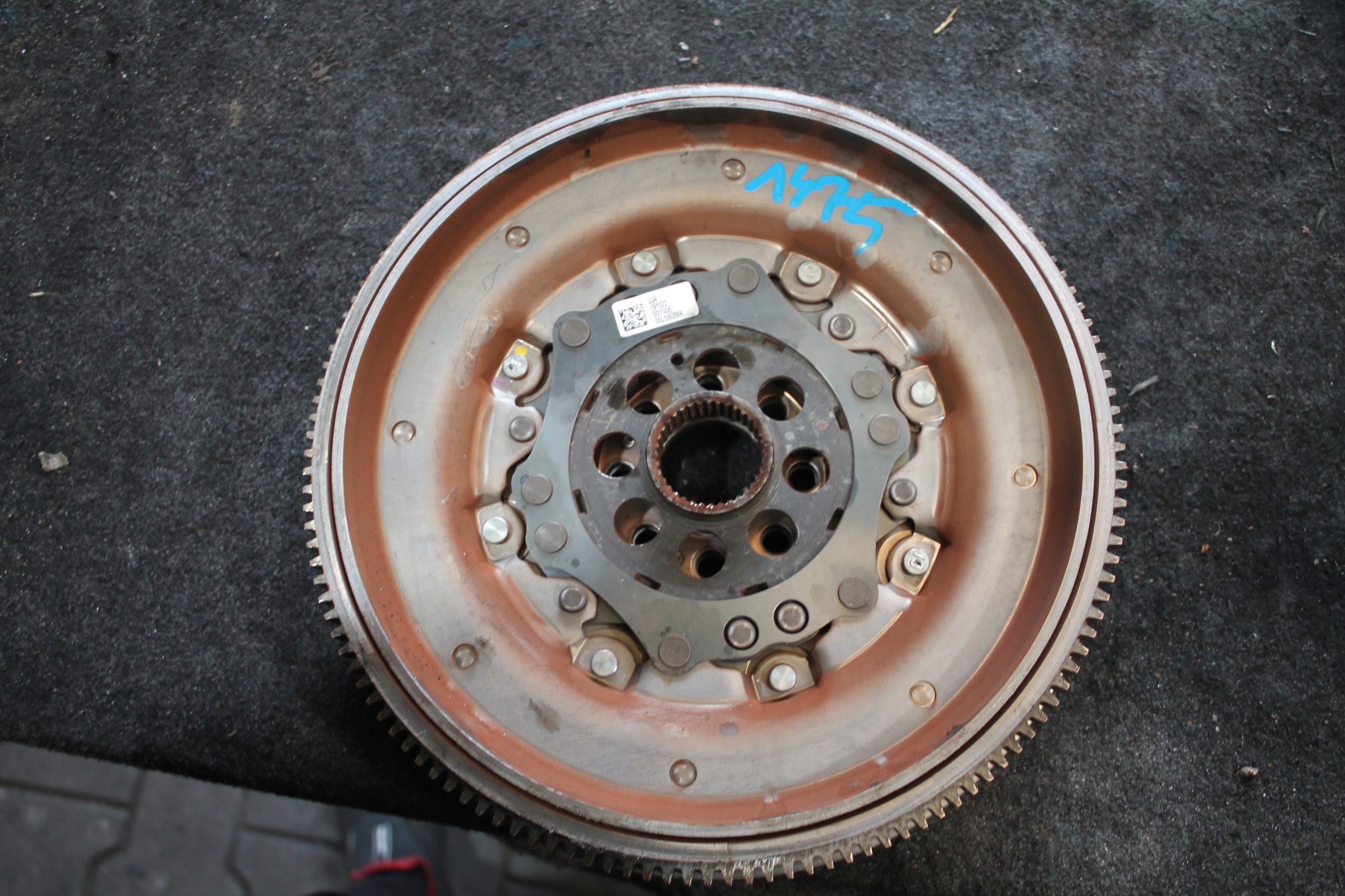 1475. wheel flywheel AUDI 05L105266K