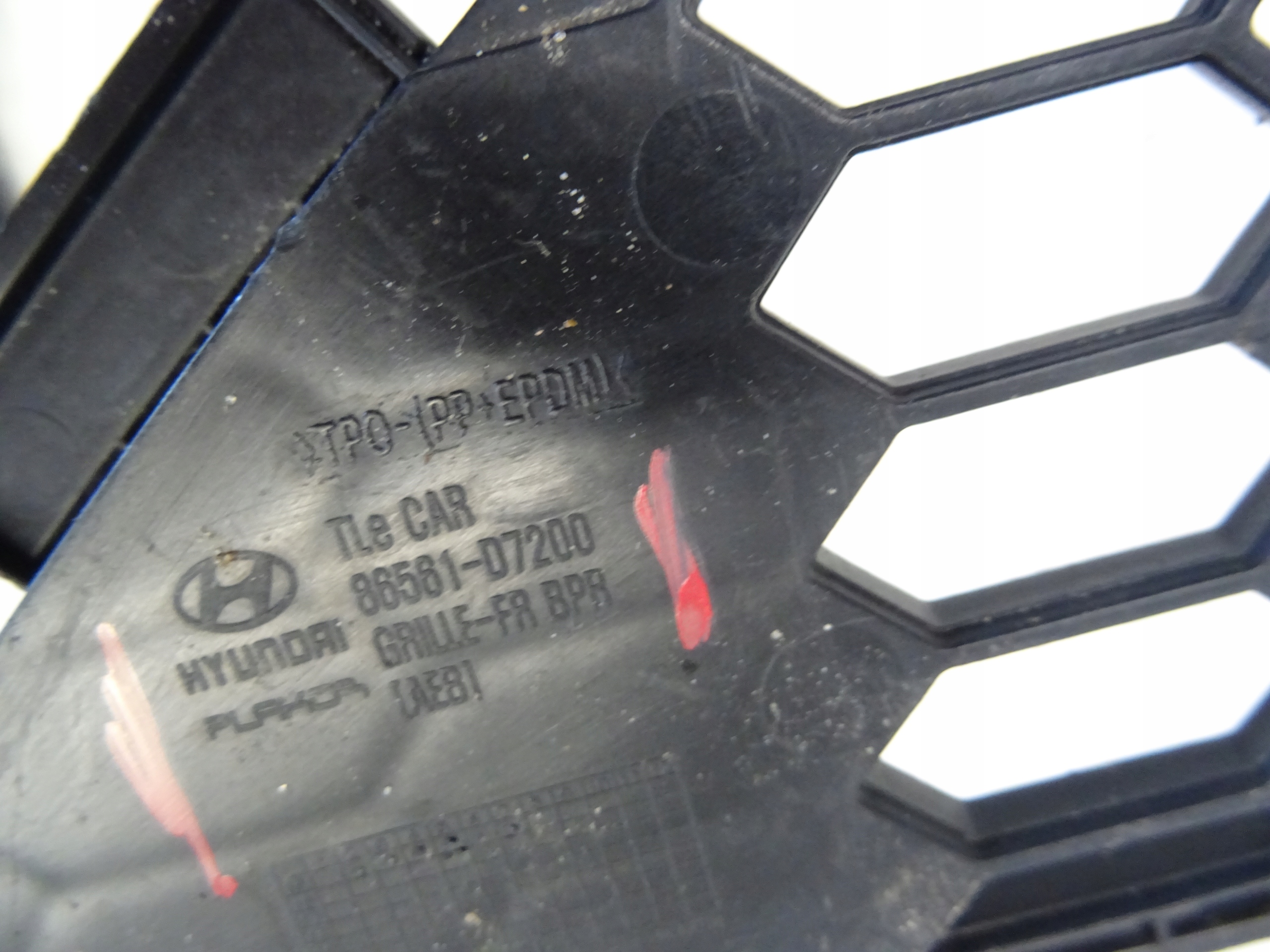 grid of a bumper front front central HYUNDAI TUCSON III 86561-D7200