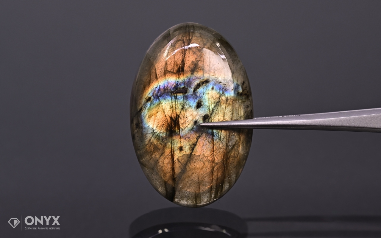 Labradorit kabošon ovál 34,5x23 mm