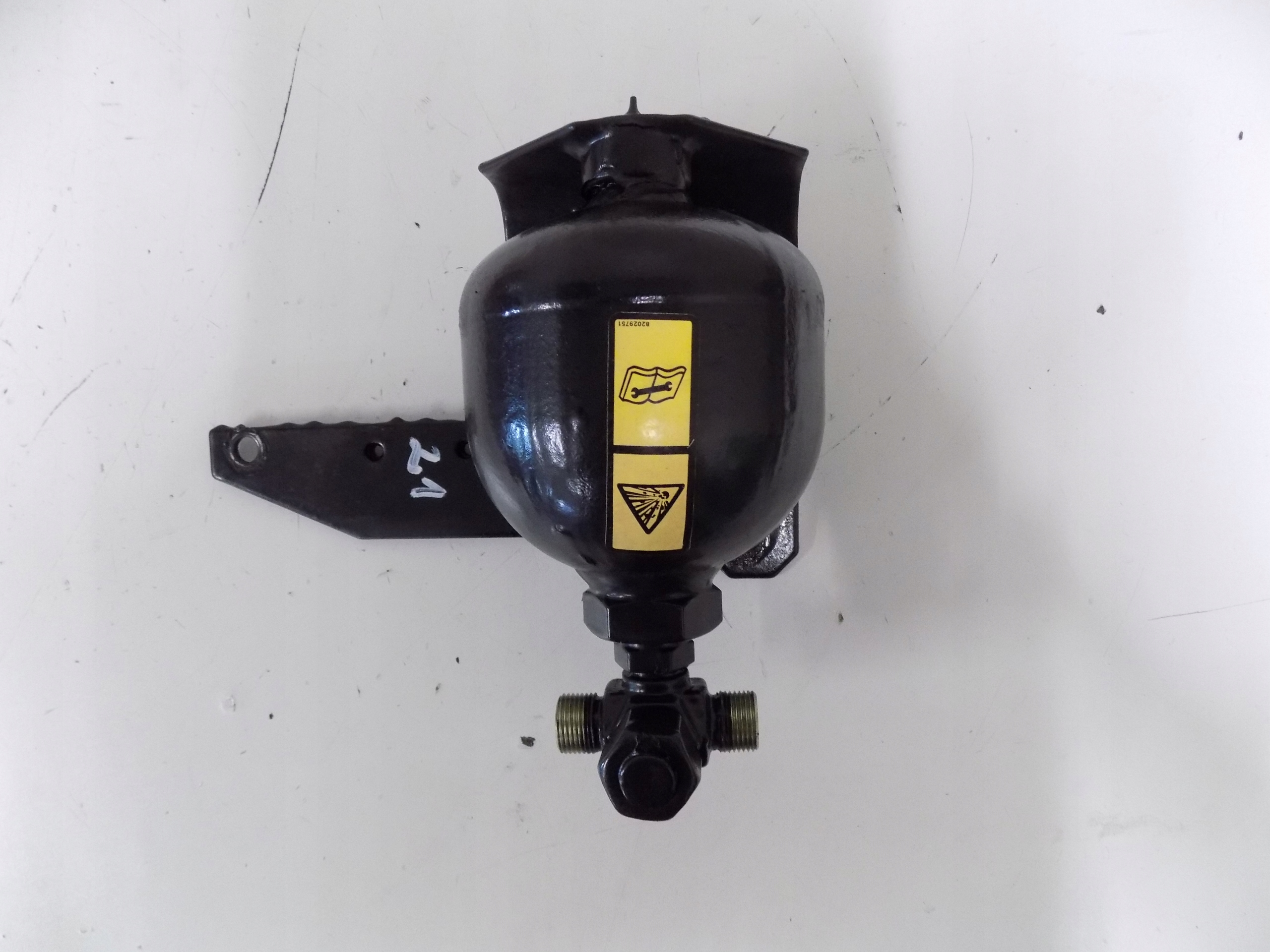 NEW HOLLAND CASE FIAT ГИДРОАККУМУЛЯТОР БАК