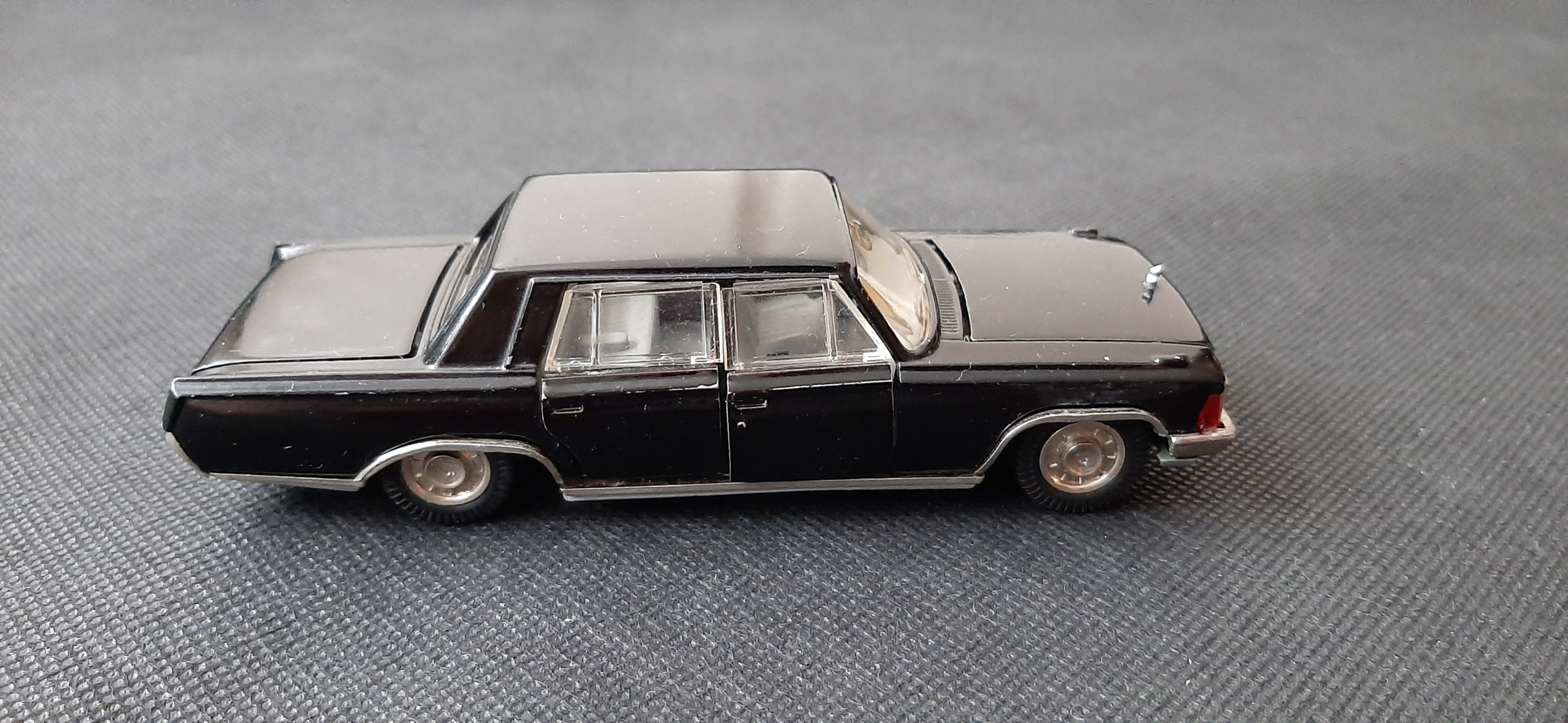 Model samochodu z PRL ZIL-117 1:43 ZSRR (USSR) ( CCCP )