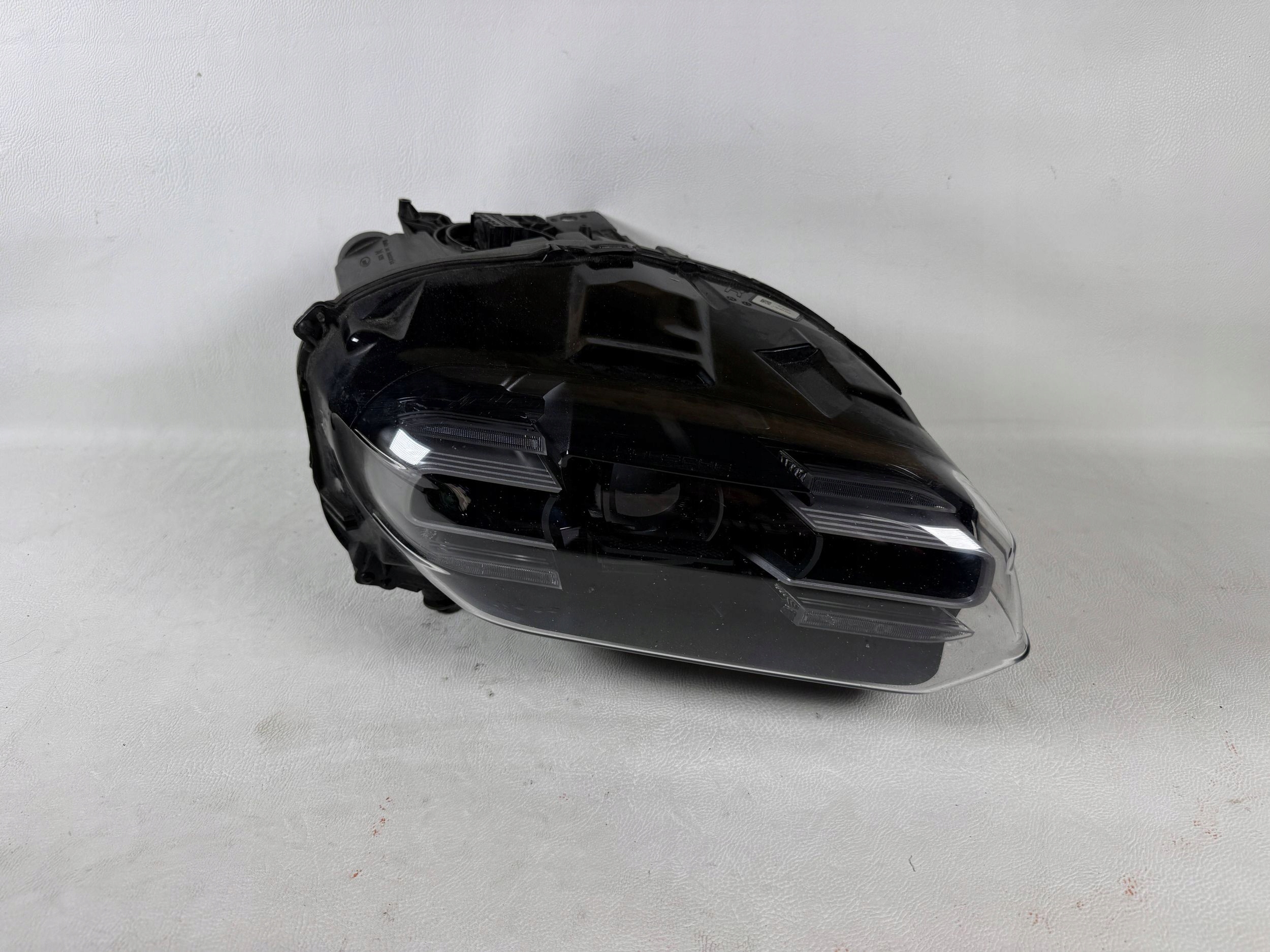 Porsche Tycan 9J1 19- light right front front