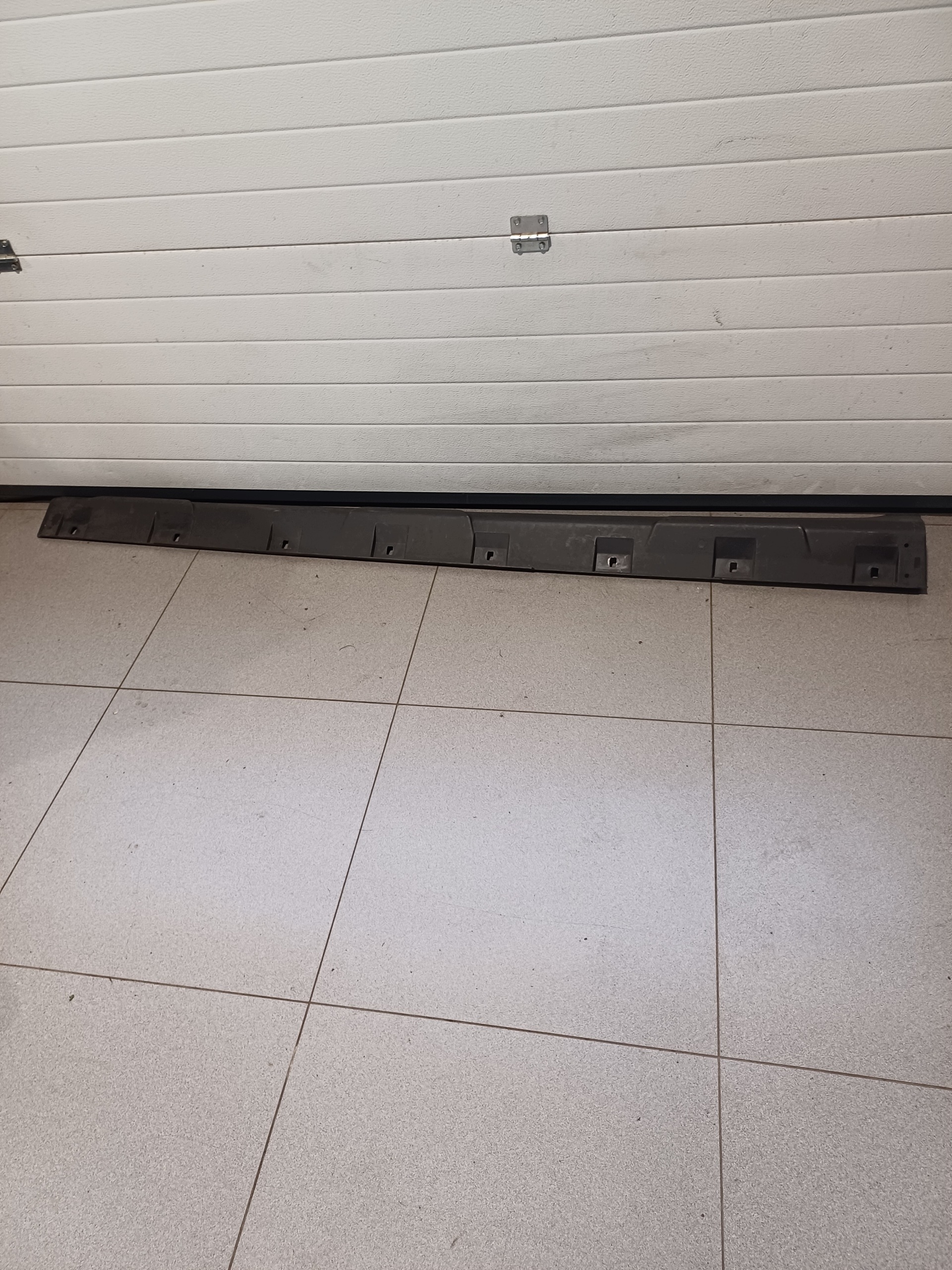 threshold left DACIA JOGGER 764192055R