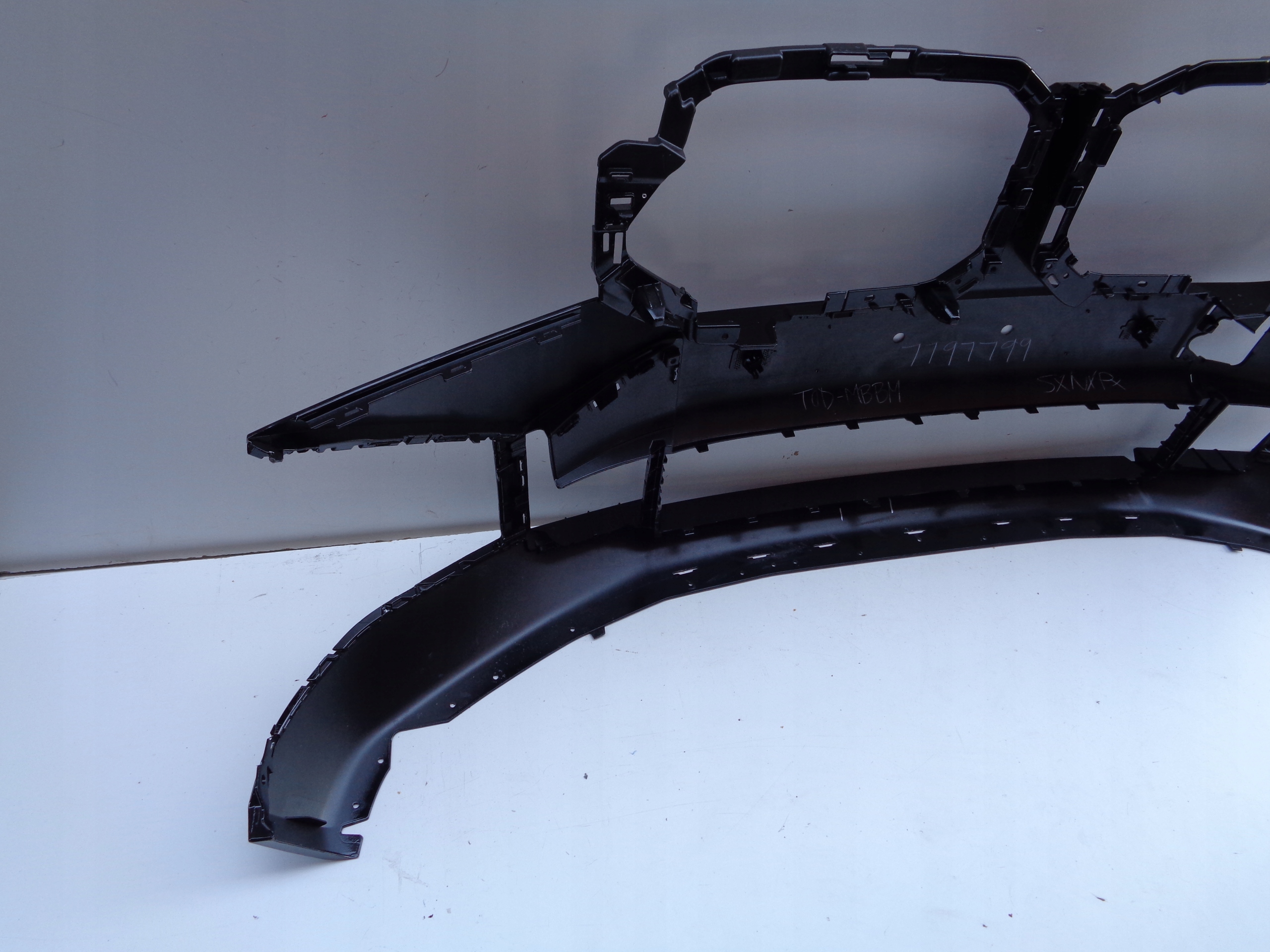 front bumper BMW XM G09 22- NR 47763