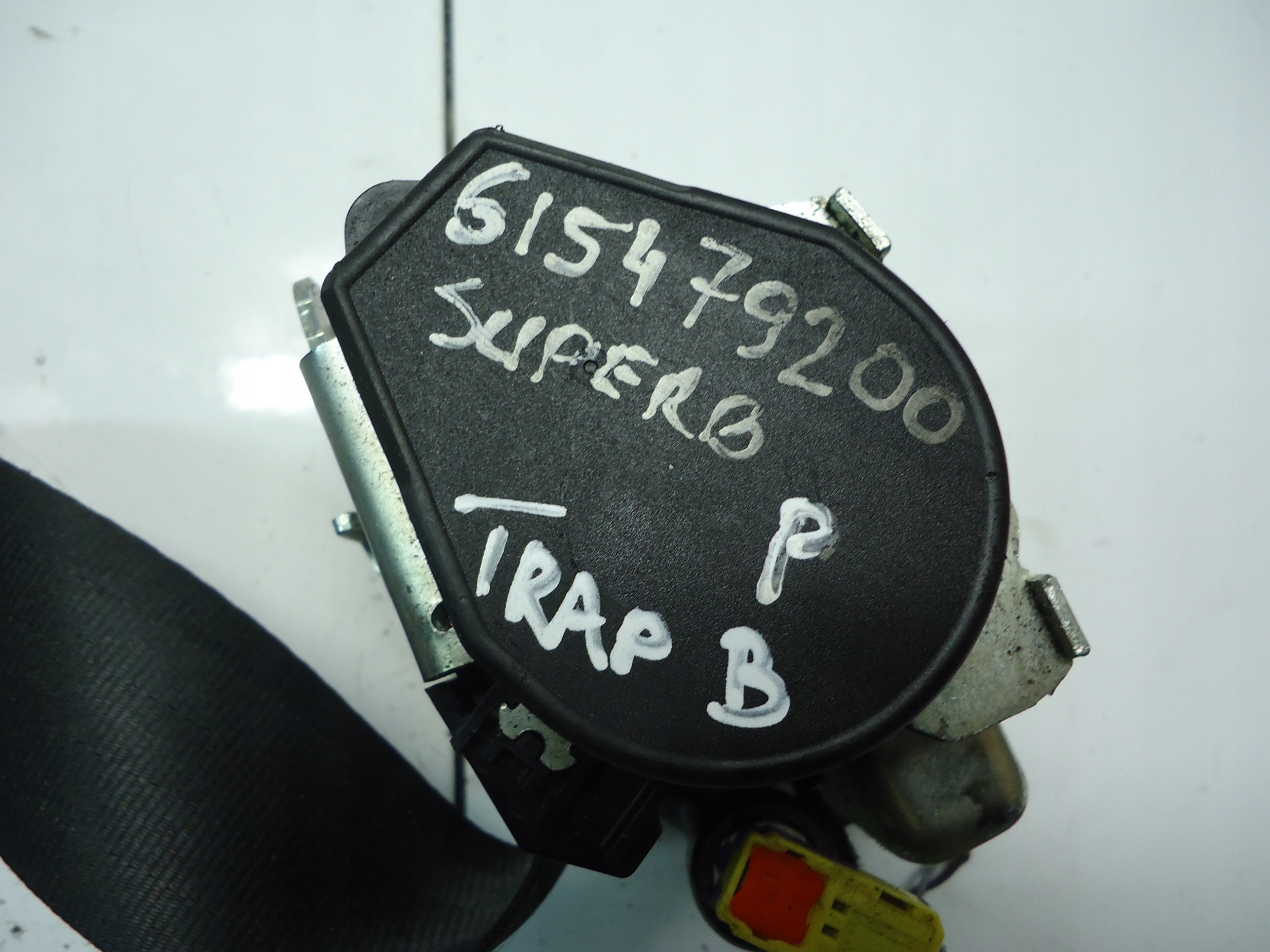 SKODA SUPERB II seat belt right front 615479200