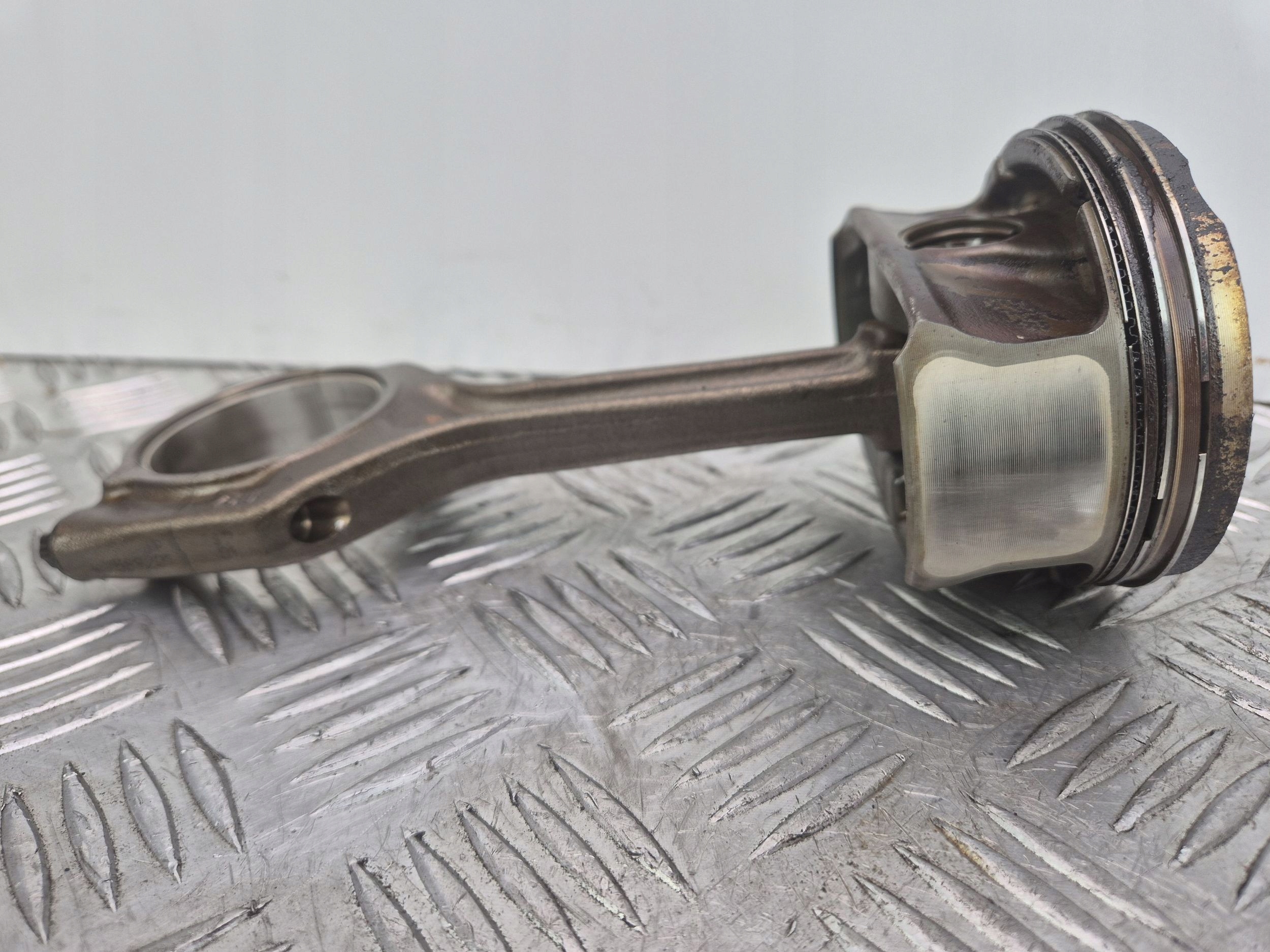 Piston avec bielle BMW 3 Coupe E92 330i 7589201 N52B30AF