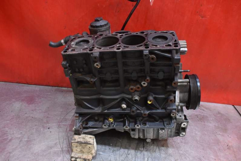 BLOK DÓŁ SILNIKA WAŁ CAG AUDI A4 B8 2.0 TDI 143 KM 07-11