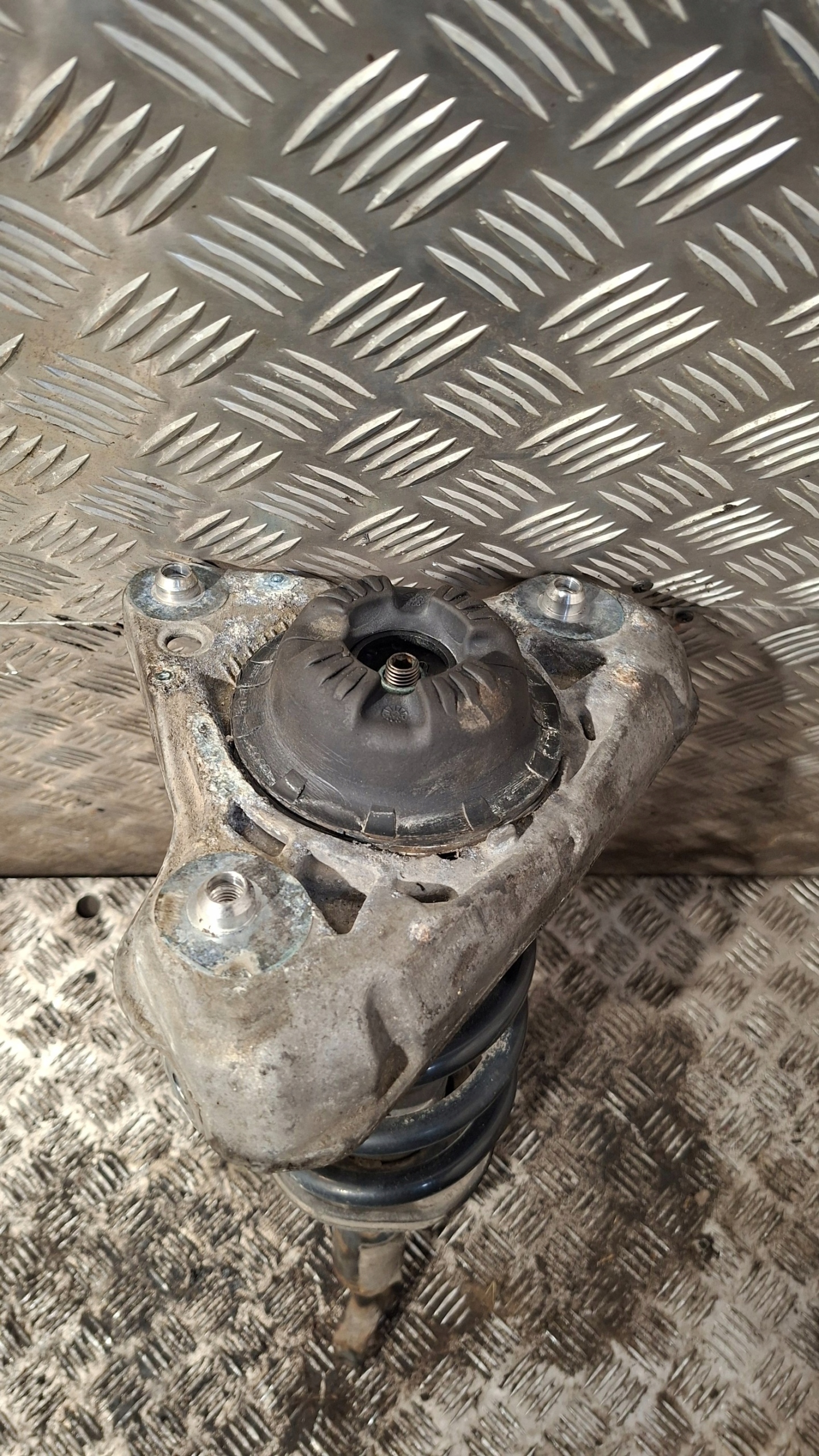 shock absorber spring left front AUDI A4 B6 2.0