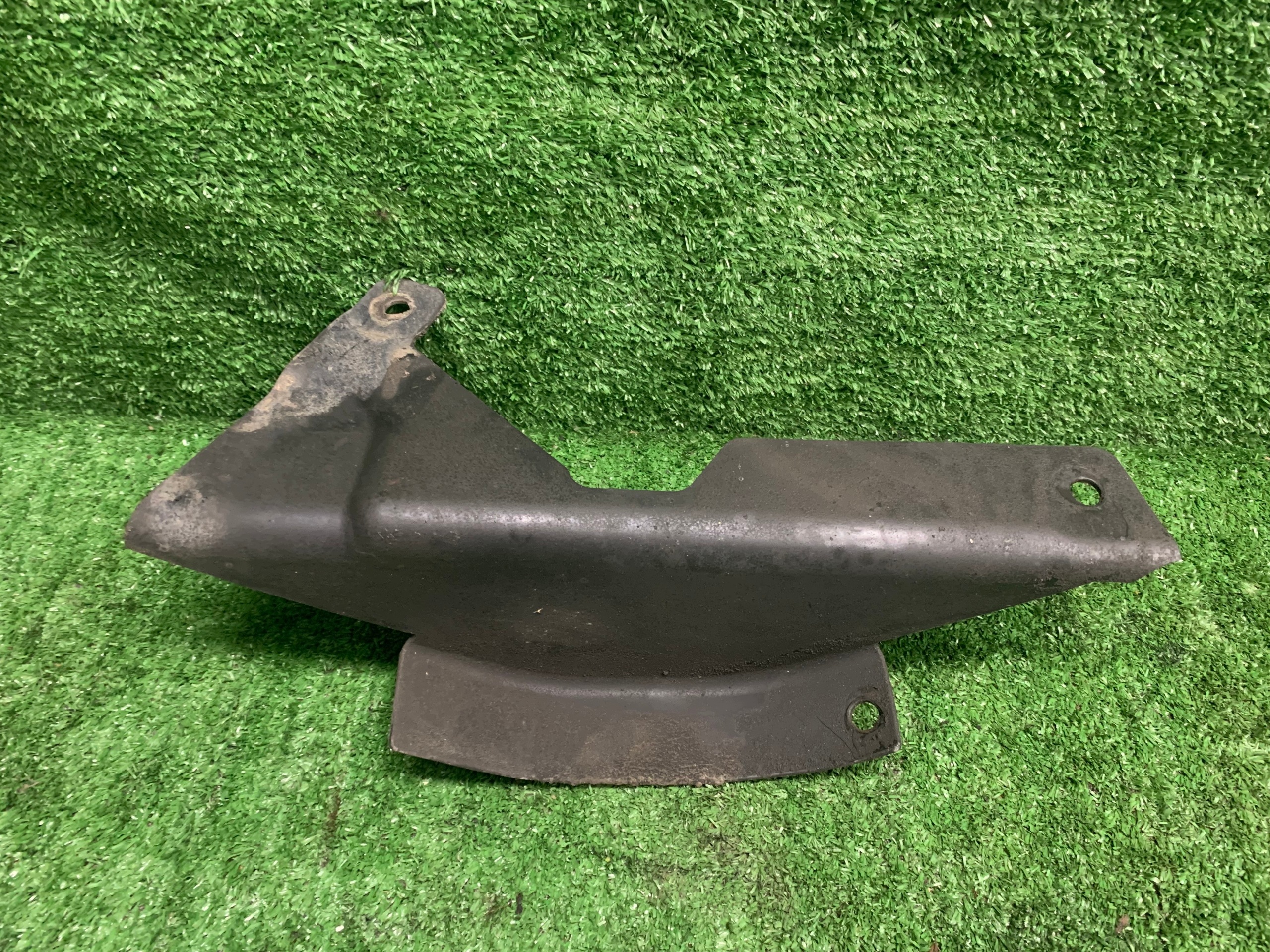 cover below engine front side left Chrysler 300C 04806267AC