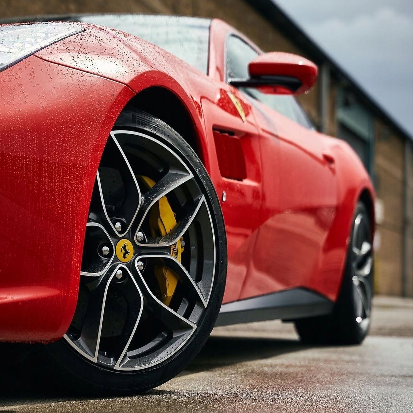 FOLIA SAMOCHODOWA POŁYSK CZERWONA 152cm OKLEINA SAMOCHODOWA SAMOPRZYLEPNA Długość 50 cm