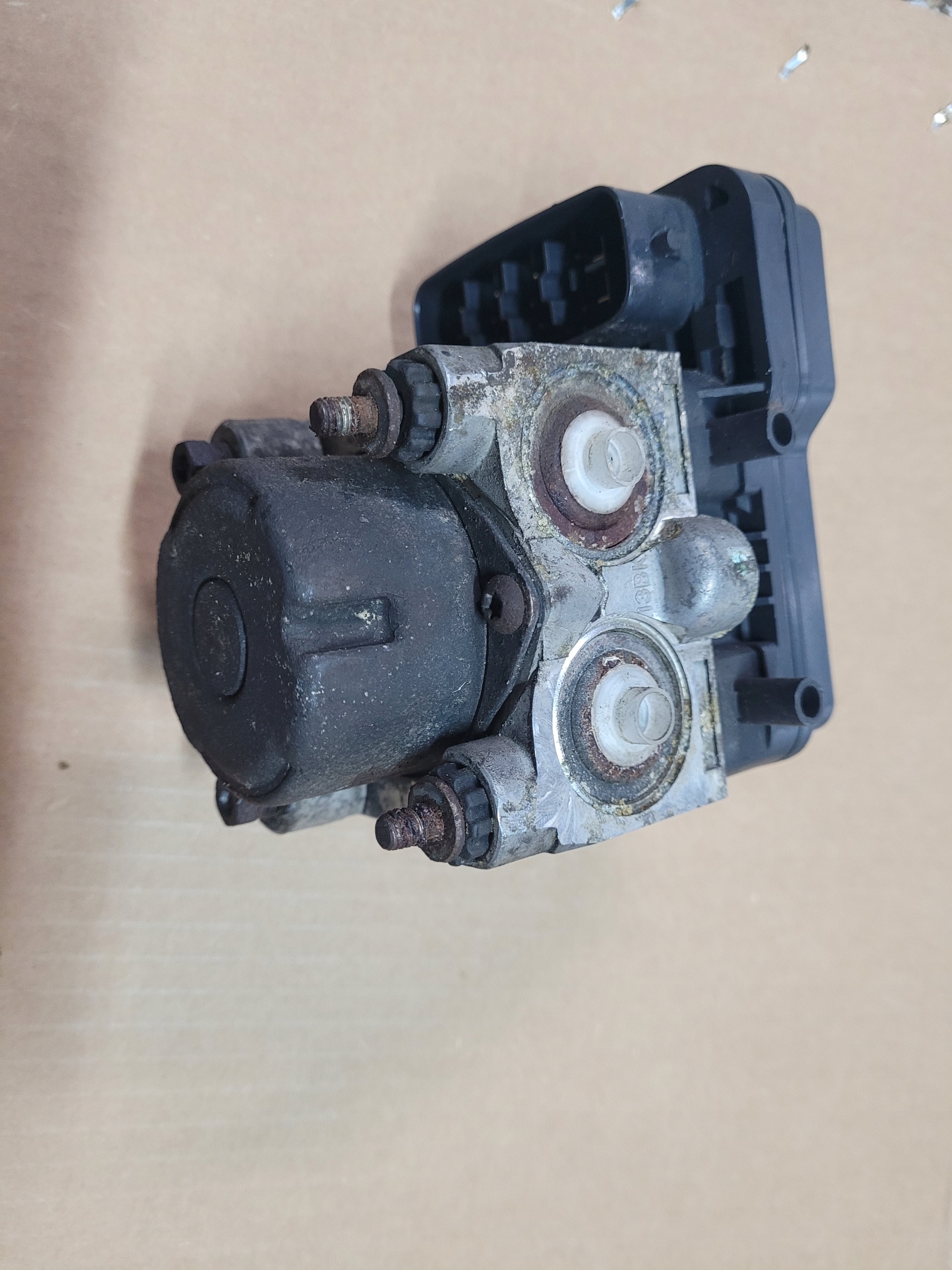 Toyota Yaris II 1.3 vvti 06-09 pompa abs