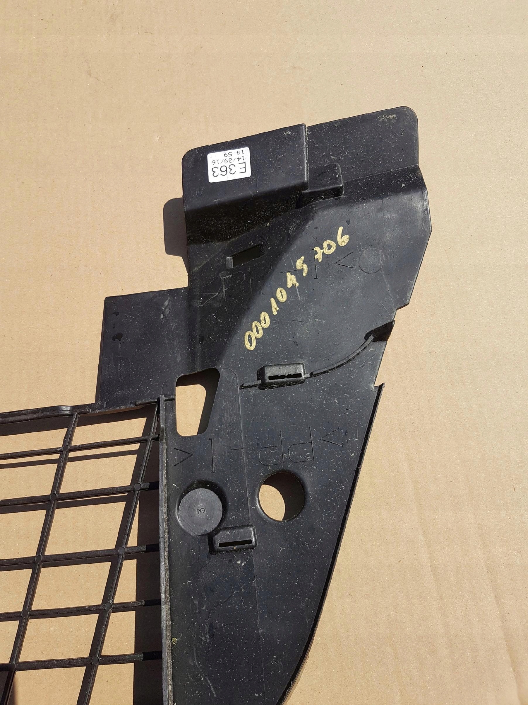 RENAULT MASTER III Grille Avant 0001045706