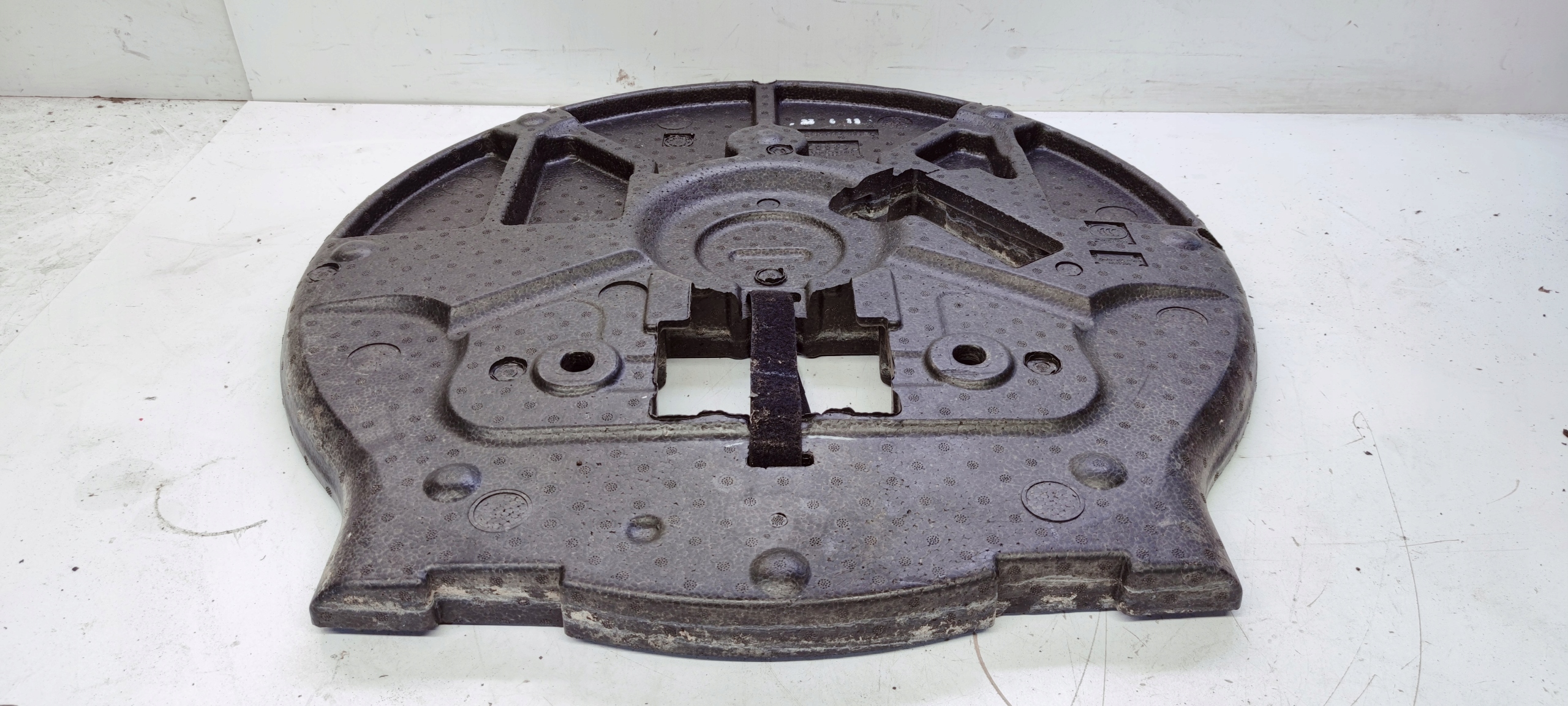 Insert Roues de la roue de secours AUDI Q3 F3 83A012109F