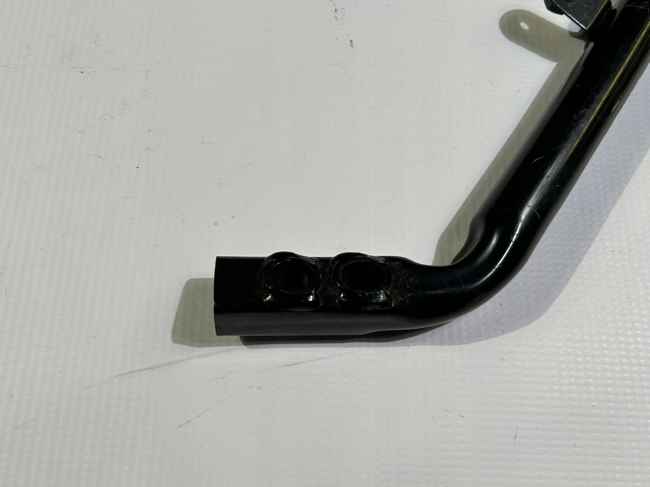sider pillar console supports of the front right Chrysler Pacifica 2021