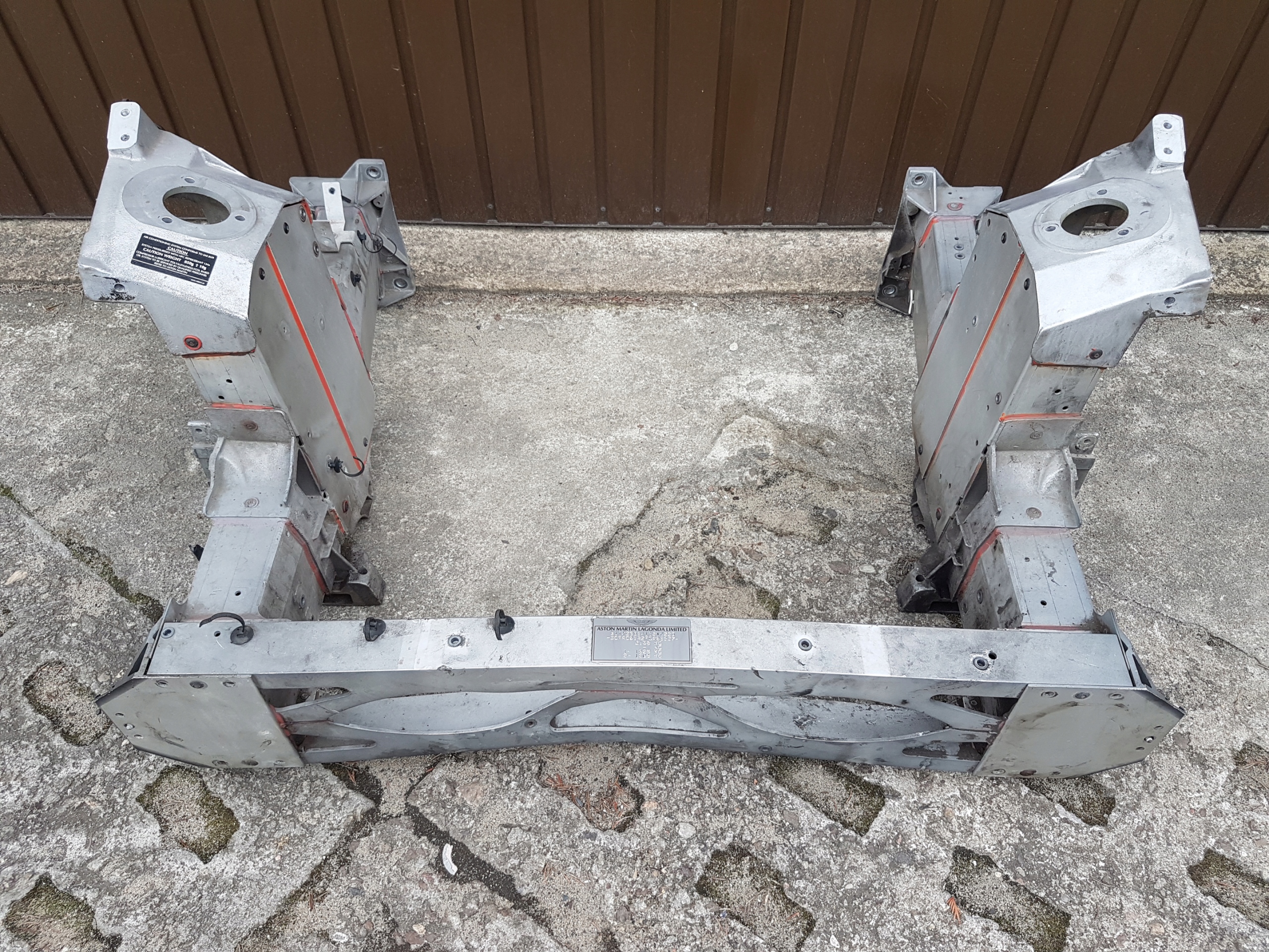 PAS PRZEDNI PODŁUŻNICE BELKA ASTON MARTIN DB9