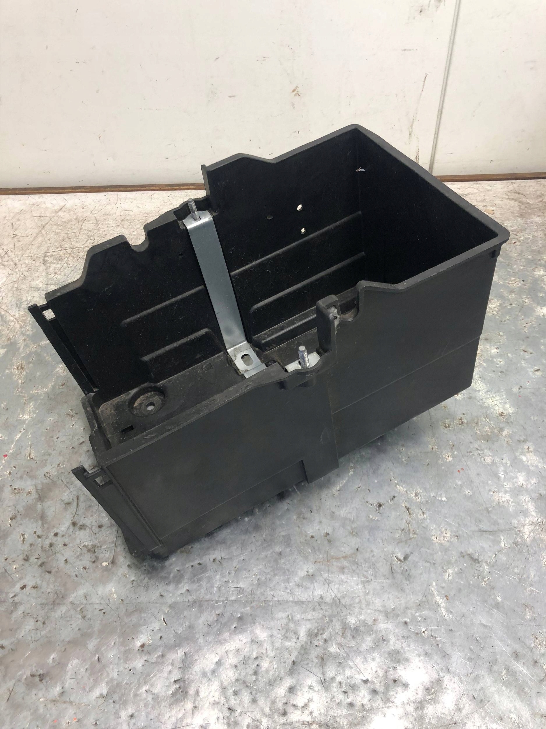 obal akumulátoru FORD KUGA MK2 AM51-10723-AF