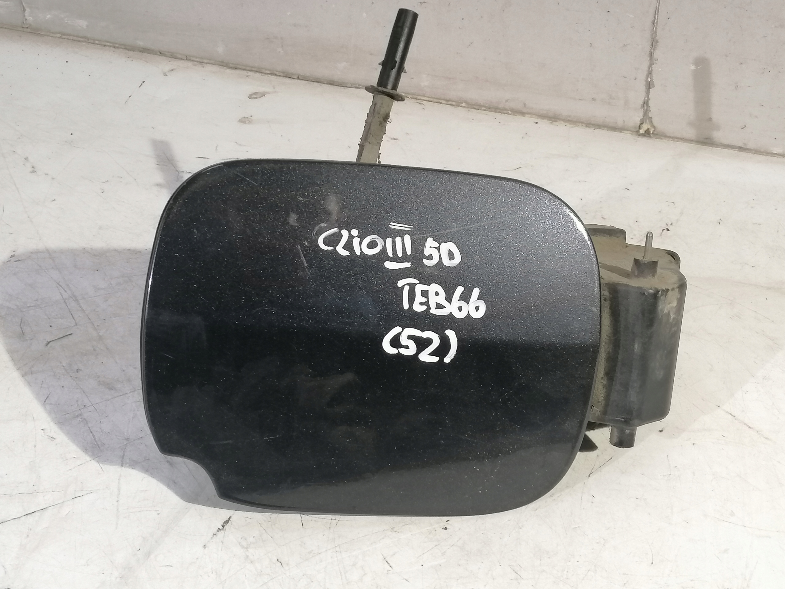 Renault Clio III Volet trappe carburant Carburant TEB66