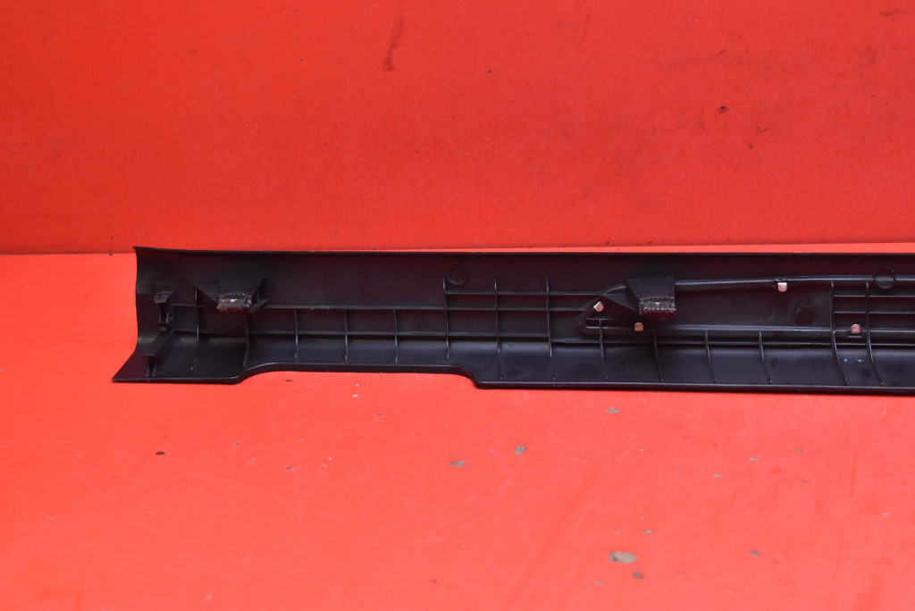 cap threshold right inner 85881-2M100 HYUNDAI GENESIS and COUPE 08-12