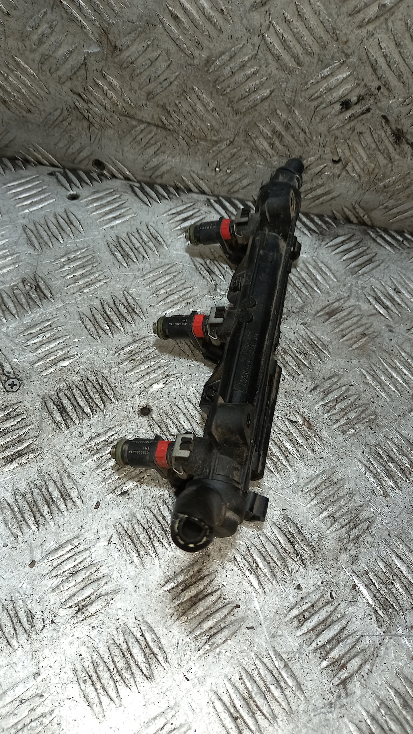 Rampe injection VOLKSWAGEN POLO 4 03E133320A