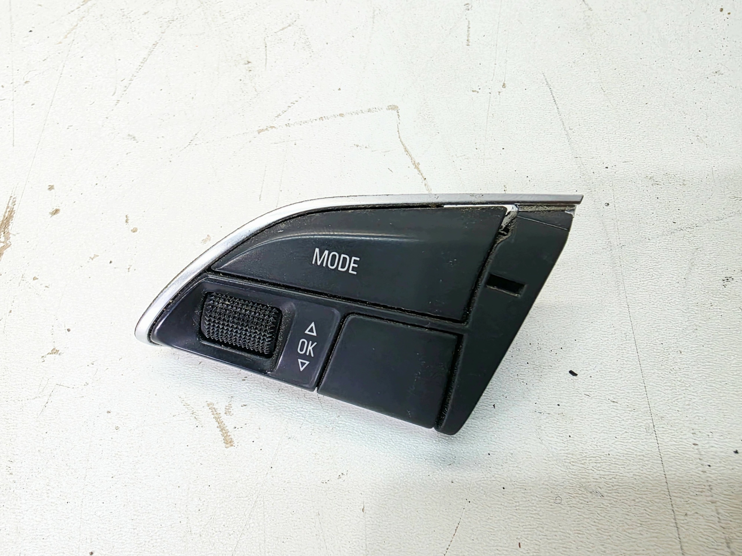 GUZIK button MULTIFUNKCJI left AUDI A4 B8 A5 A6 A7 Q7 4L0951523C