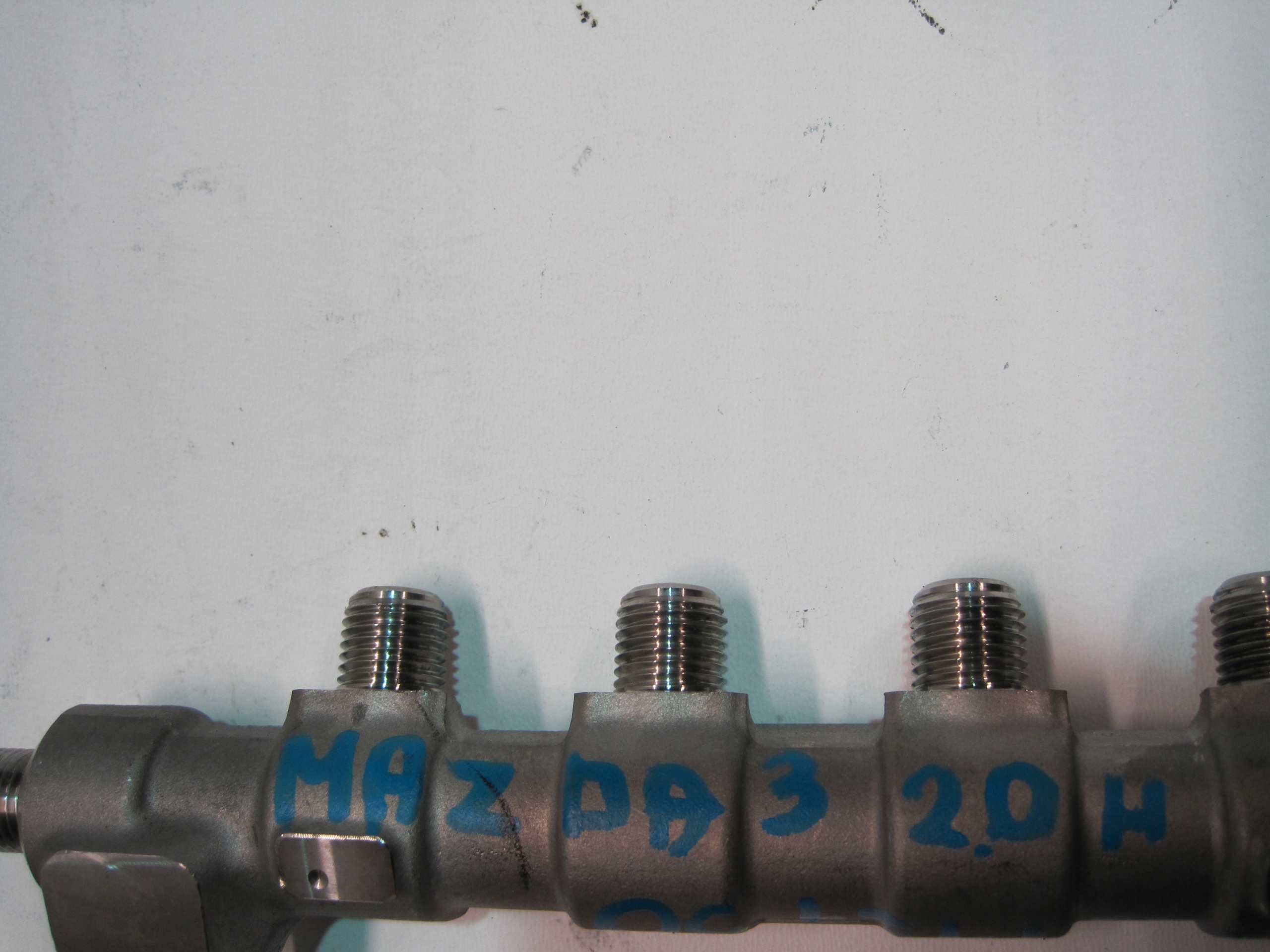 Rampe injection MAZDA 3 2,0H HF0113150