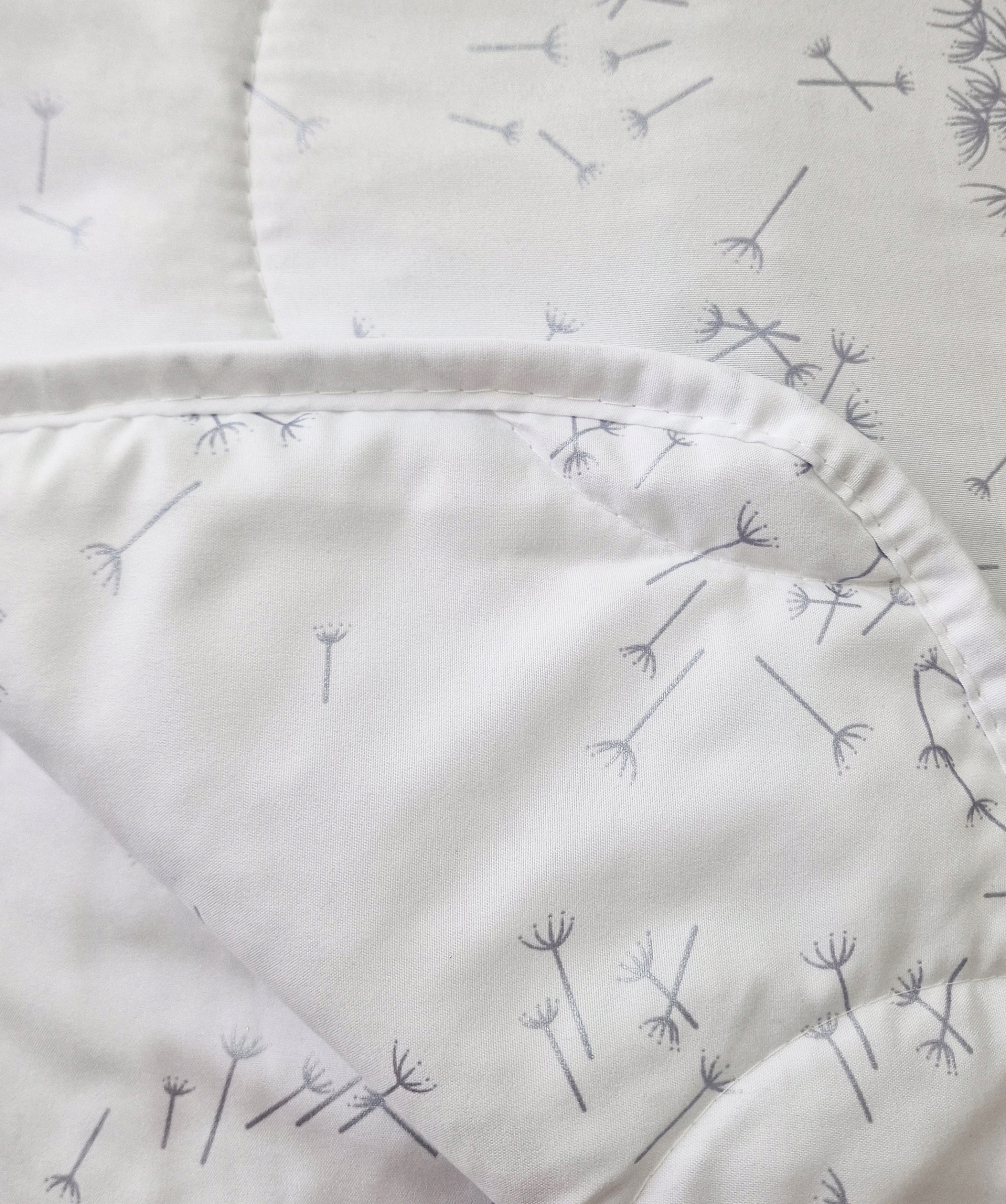 KOŁDRA LETNIA 140x200 POLSKA ANTYALERGICZNA WZÓR DMUCHAWCE Marka inna