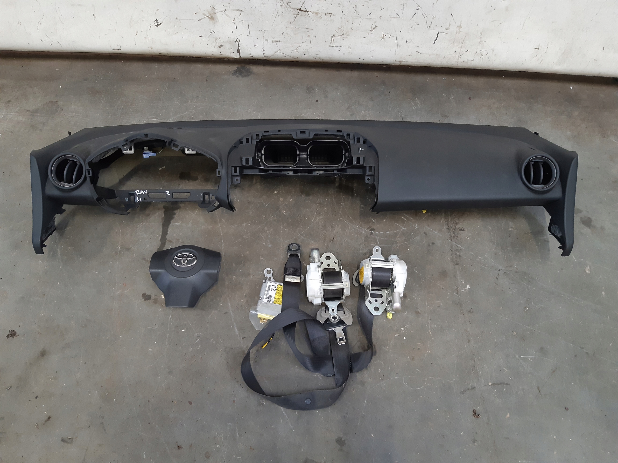 dashboard console airbags tension belts sensor original Toyota RAV4
