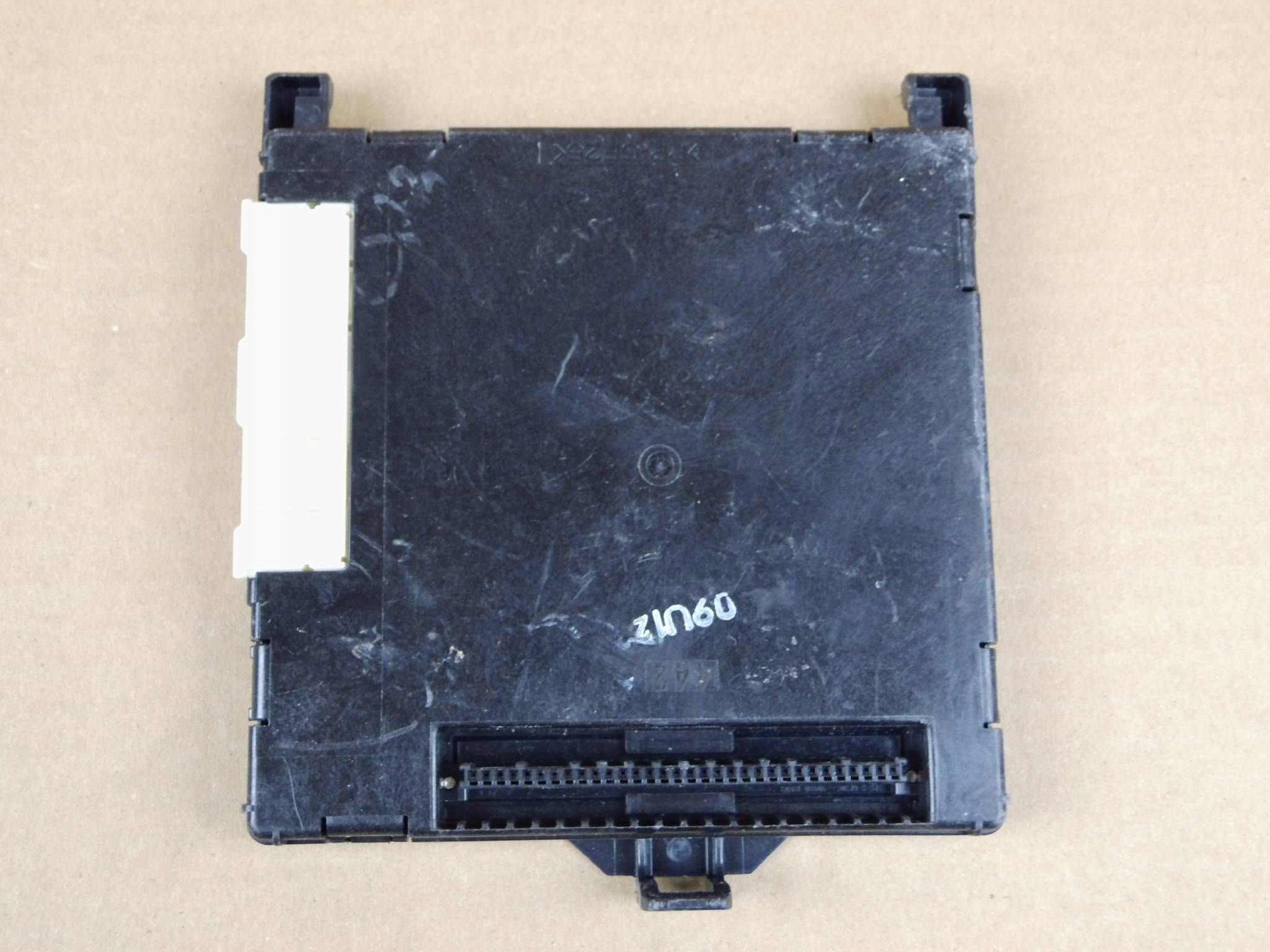 Toyota C-HR CHR module computer control unit komfortu BSI 89221-F4020
