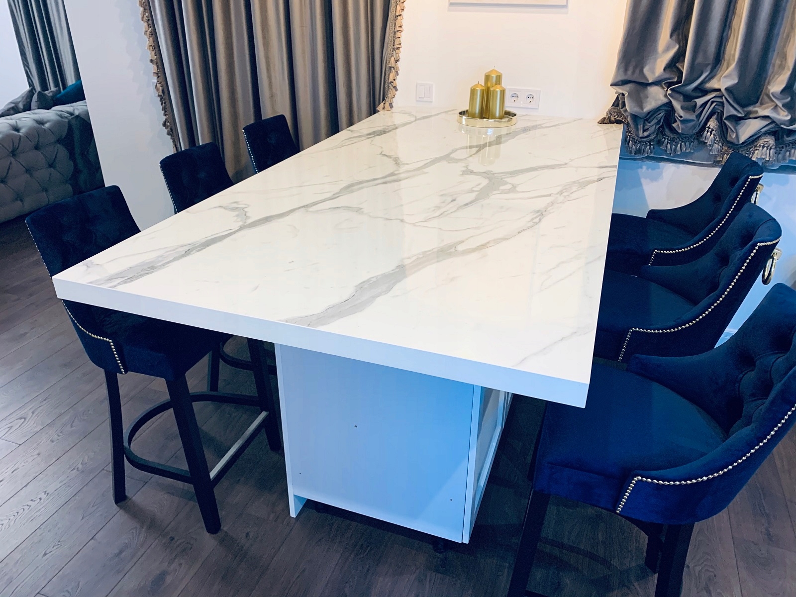 HOKER KRZESŁO BAROWE Z KOŁATKĄ PIKOWANE GLAMOUR Szerokość mebla 48 cm