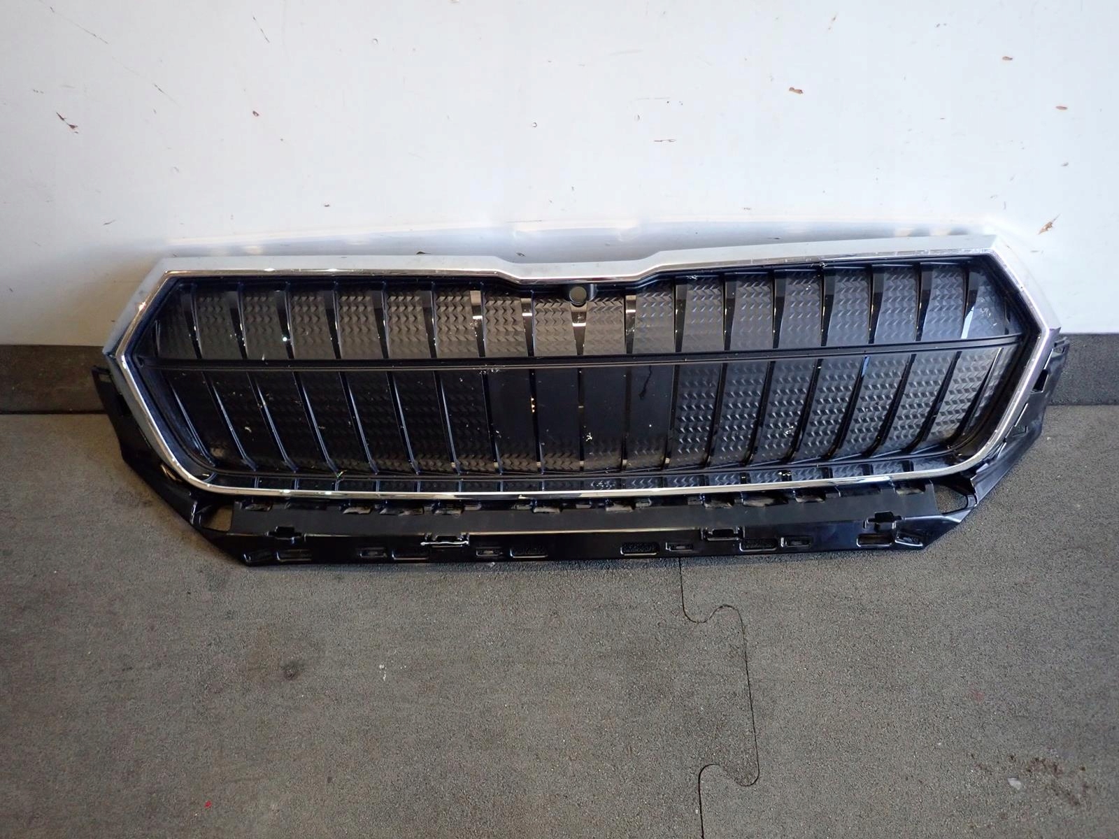 Atrapa SKODA ENYAQ 2021- 5LA853653