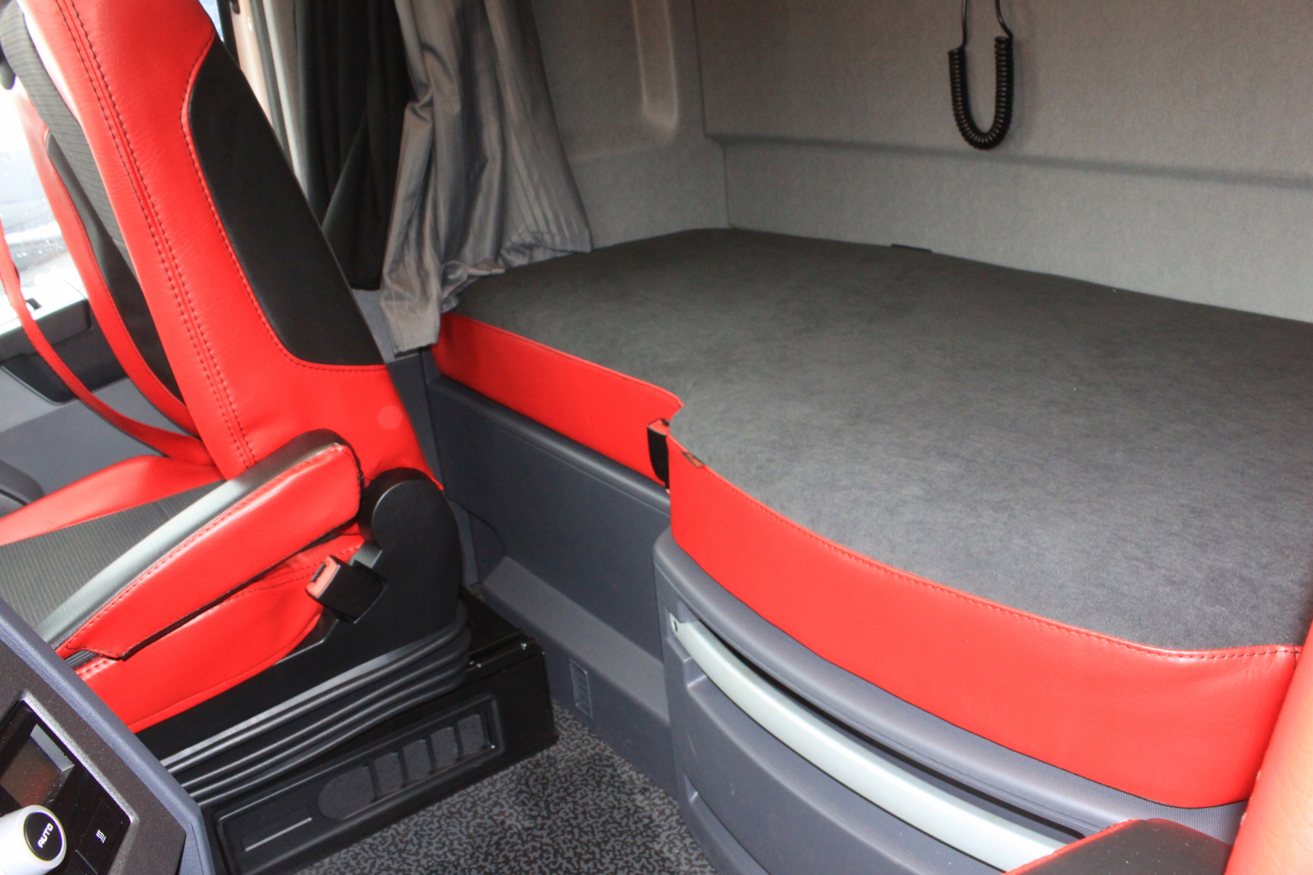 POKROWIEC NA MATERAC ŁÓŻKO TIR RENAULT T GAMA T ŁÓŻKO STAŁE PLUSZ ECO SKÓRA EAN (GTIN) 5905997899567