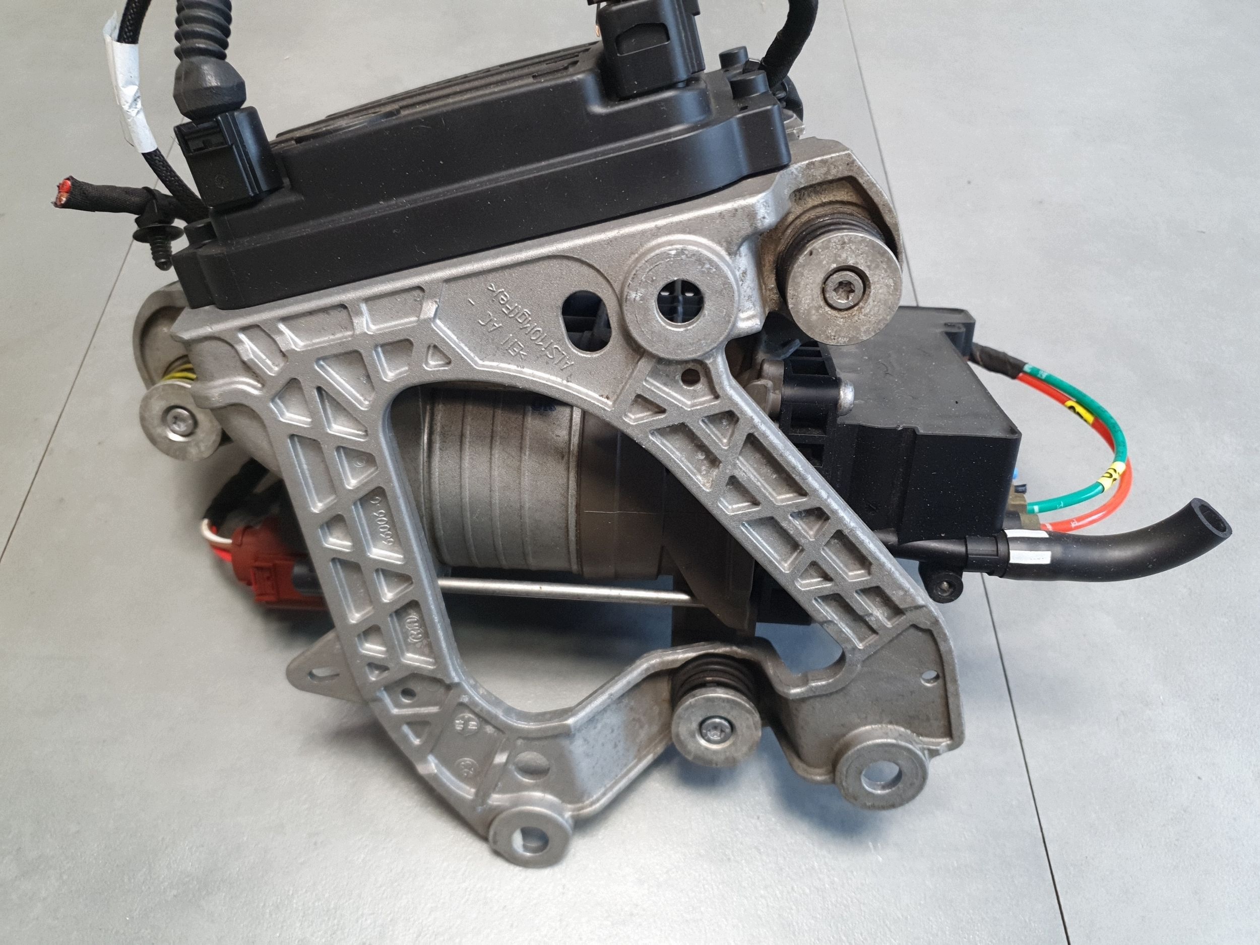Audi SQ6 e-tron compressore sospensioni 95C616005N