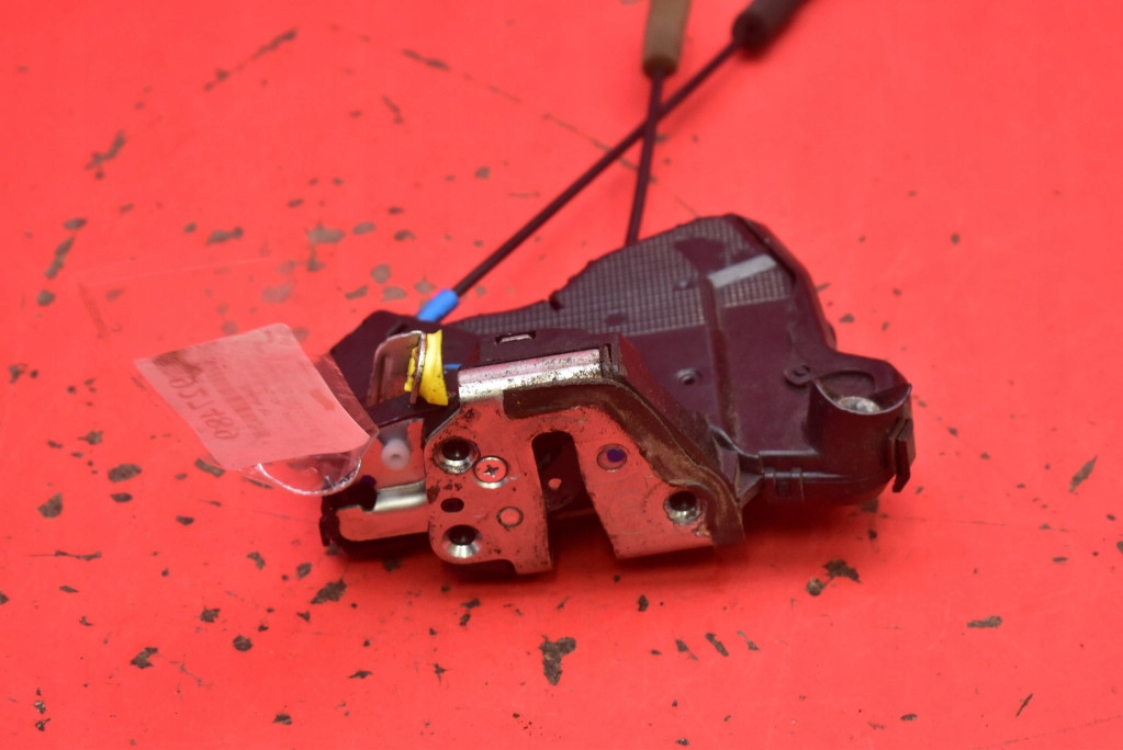 lock door left front front EU TOYOTA AVENSIS T27 09-11