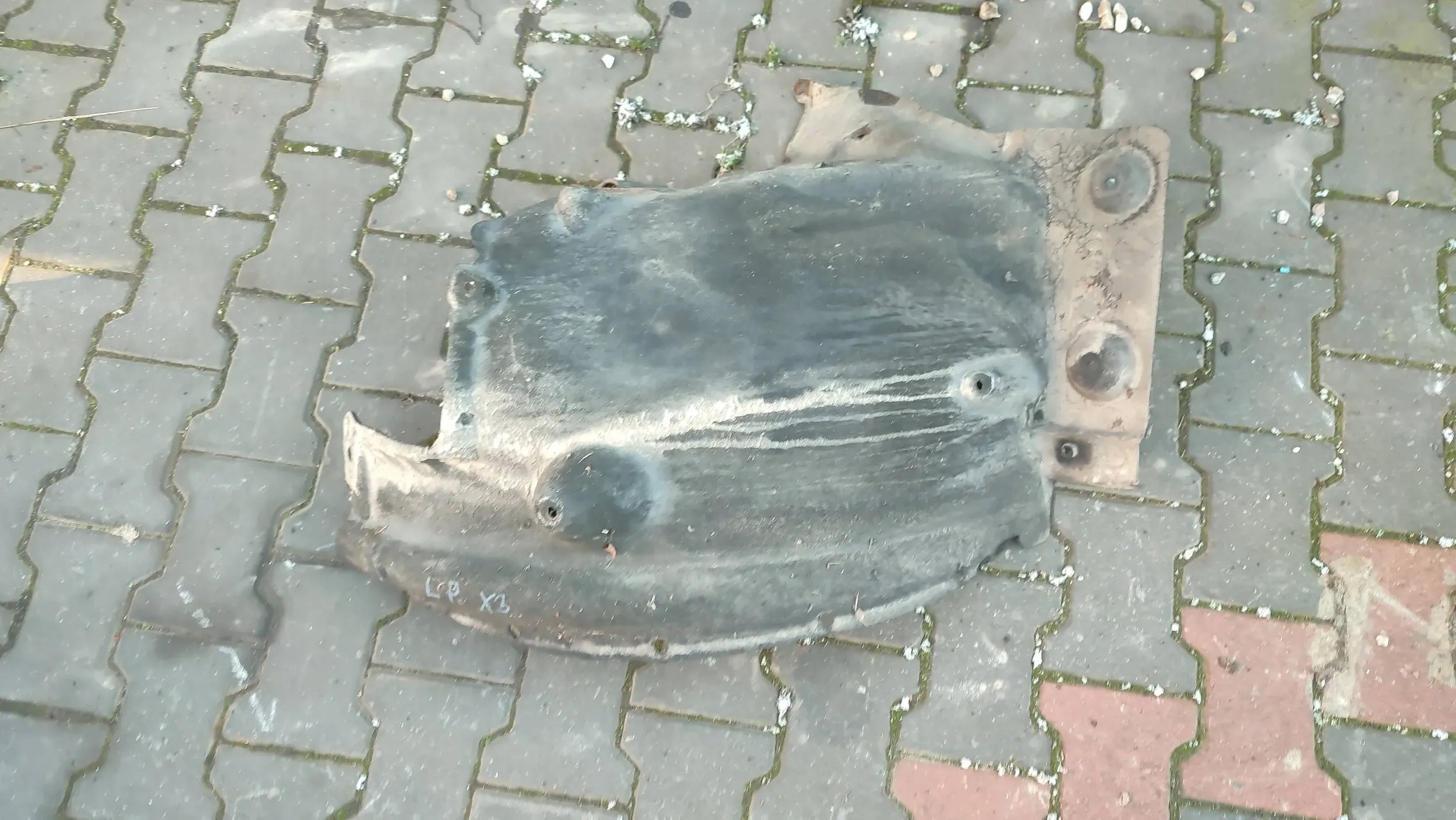 BMW X3 F25 15r 2.0d mudguard left front