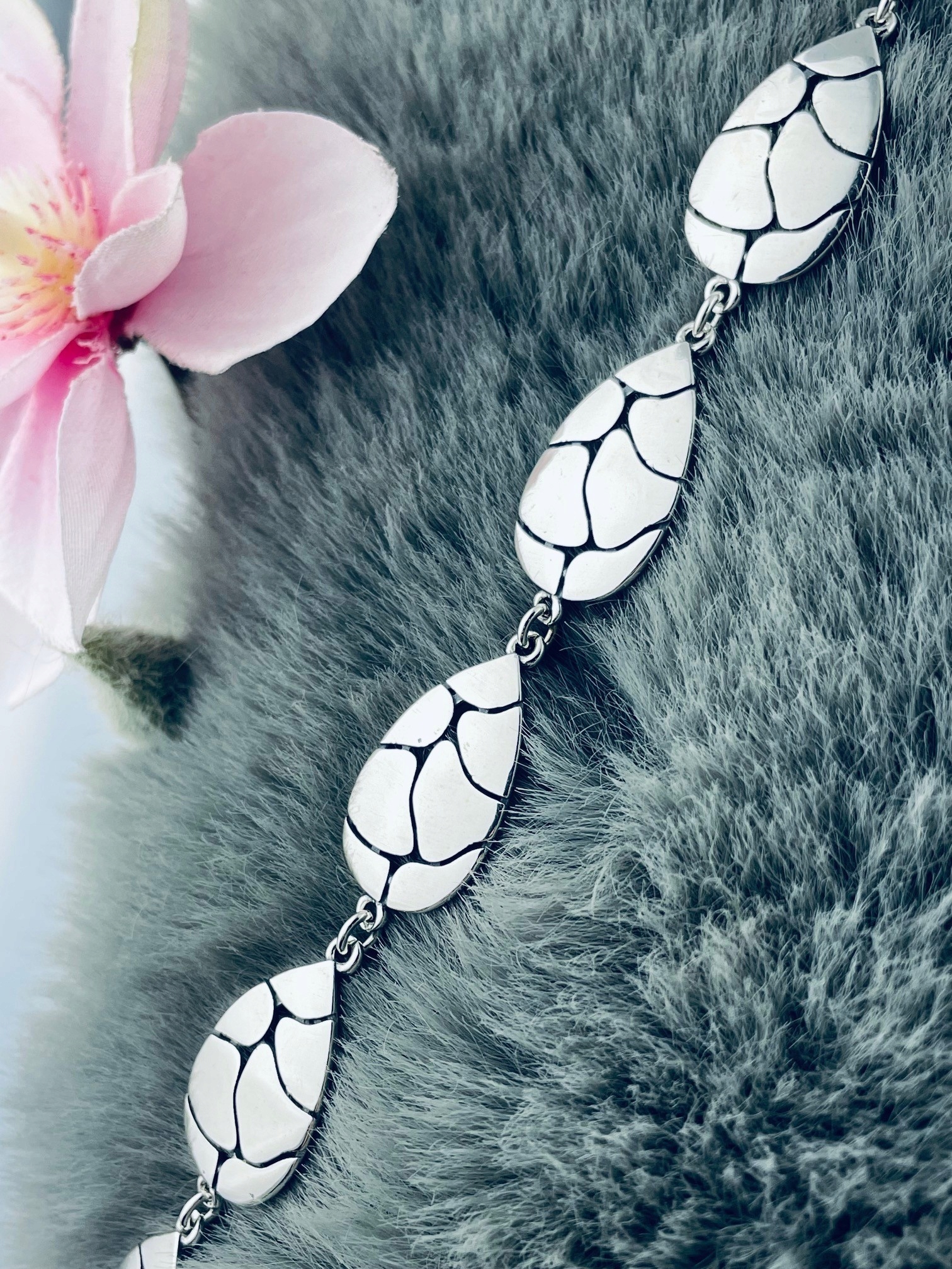 Stříbrný náramek slza kapka mramor žirafa