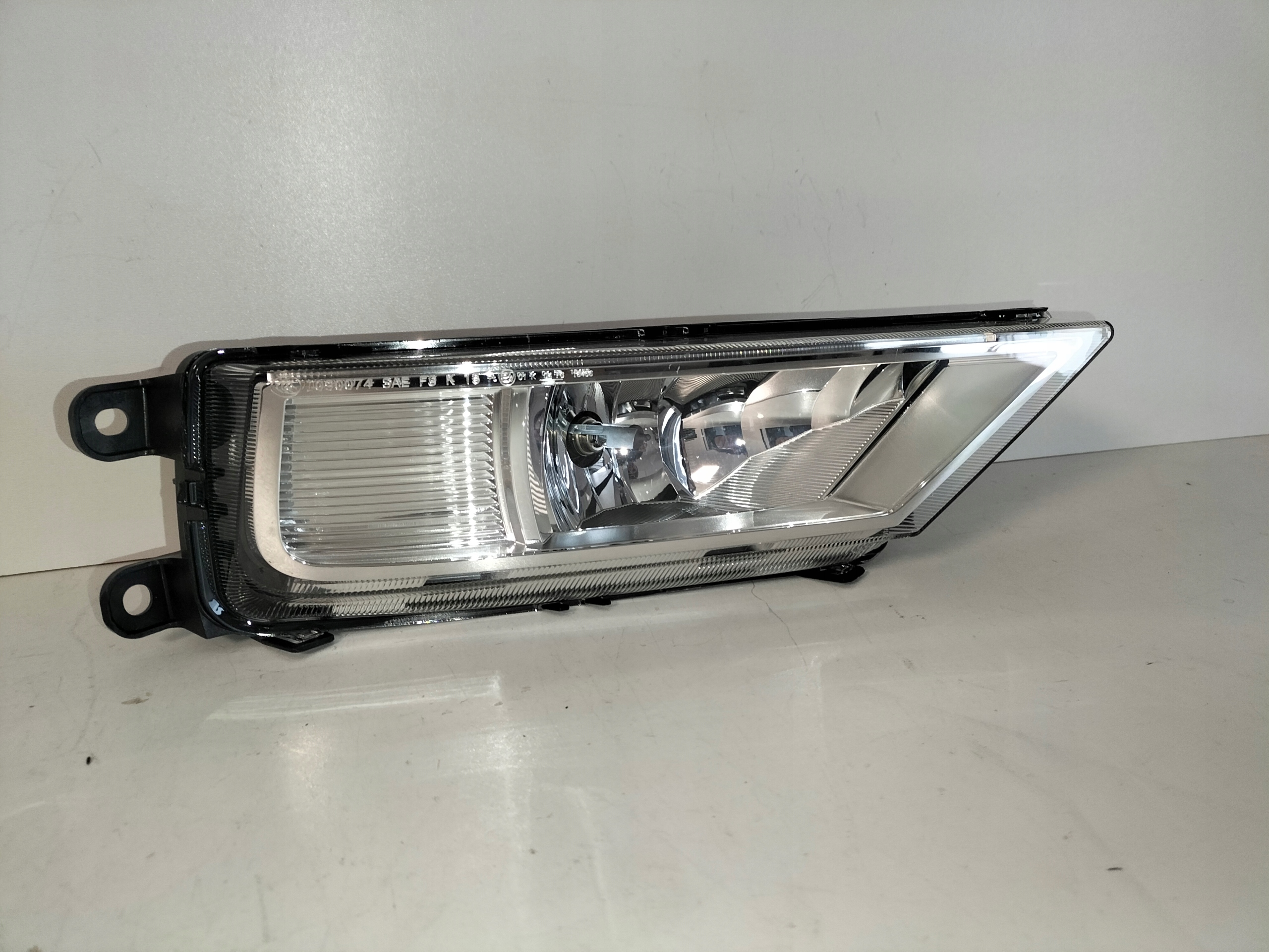 fog light light right VW TIGUAN II 16