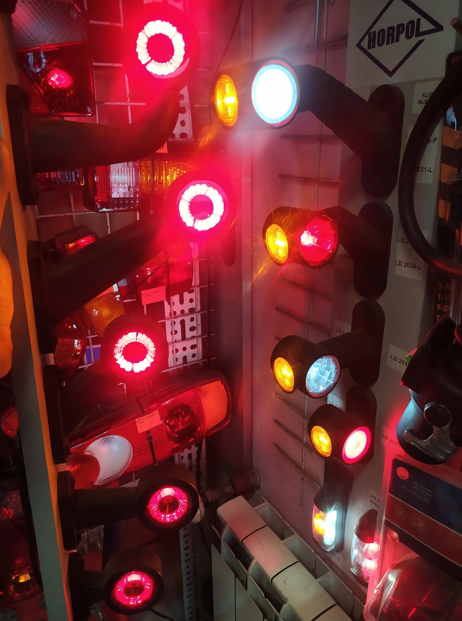 LAMPA OBRYSOWA LED OBRYSÓWKA LAWETA POMOC DROGOWA Kolor czerwony