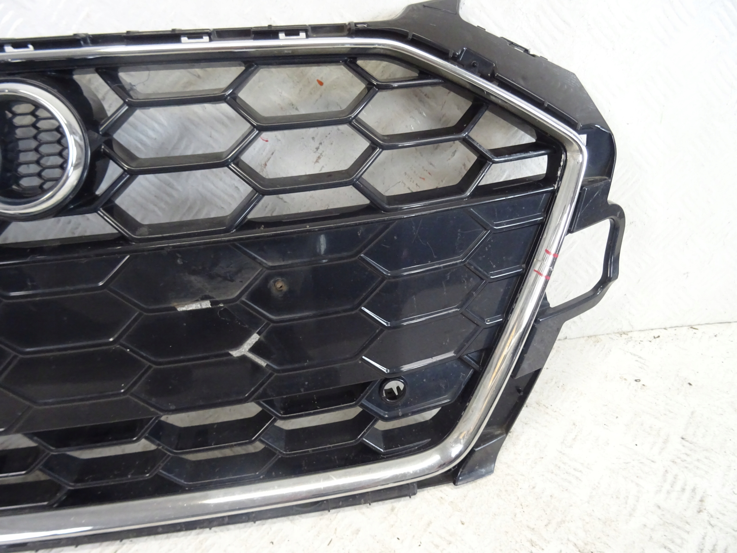 front PREKLADgrill front front AUDI A4 B9 8W0 LIFT S-LINE 8W0853651EB