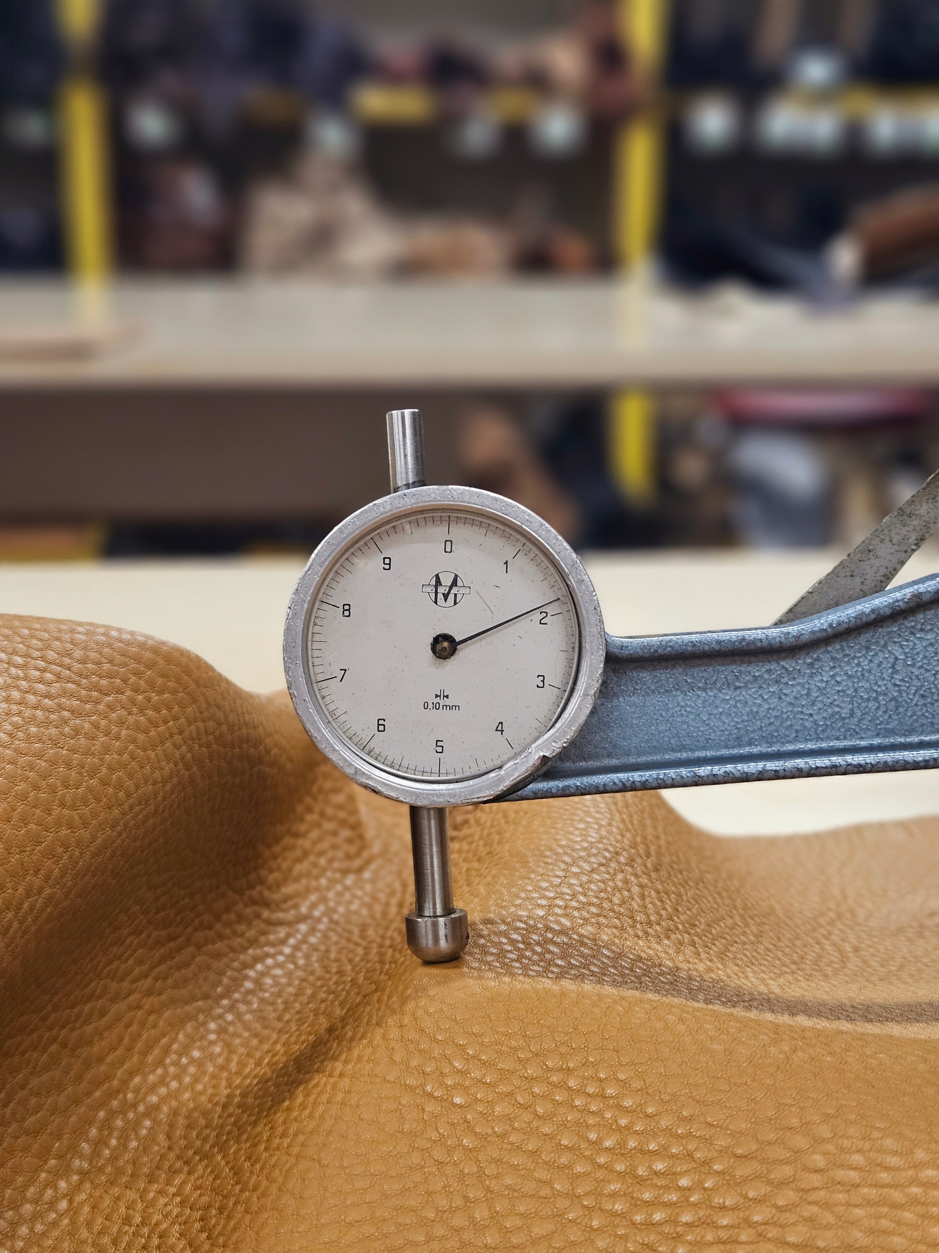 přírodní hovězí kůže camel barva 3,14 m2, tloušťka 1,8 mm