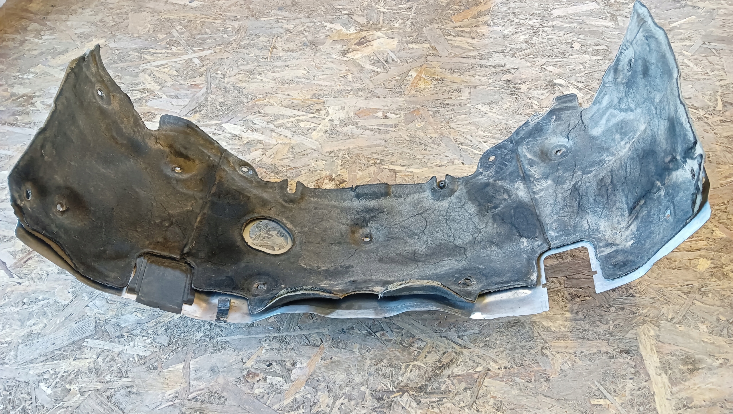 2126280140 - MERCEDES W212 2.2 CDI перегородка крышка