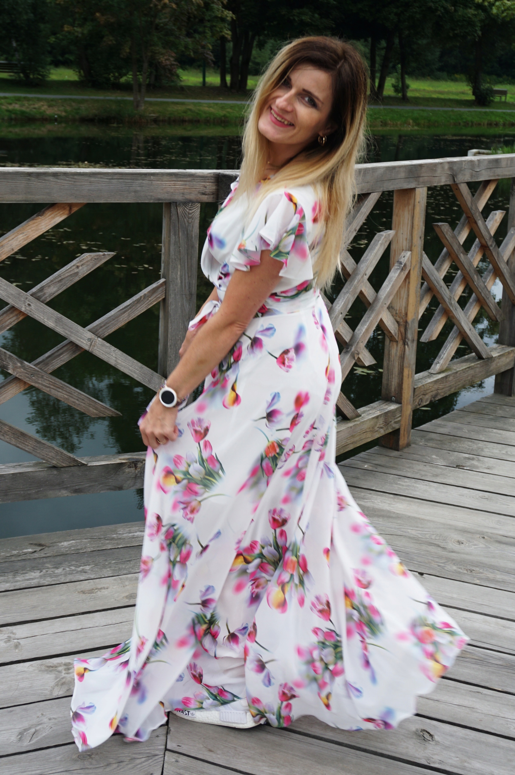 SUKIENKA DŁUGA ZWIEWNA TULIPANY SZEROKI DÓŁ r. 44 Fason rozkloszowana