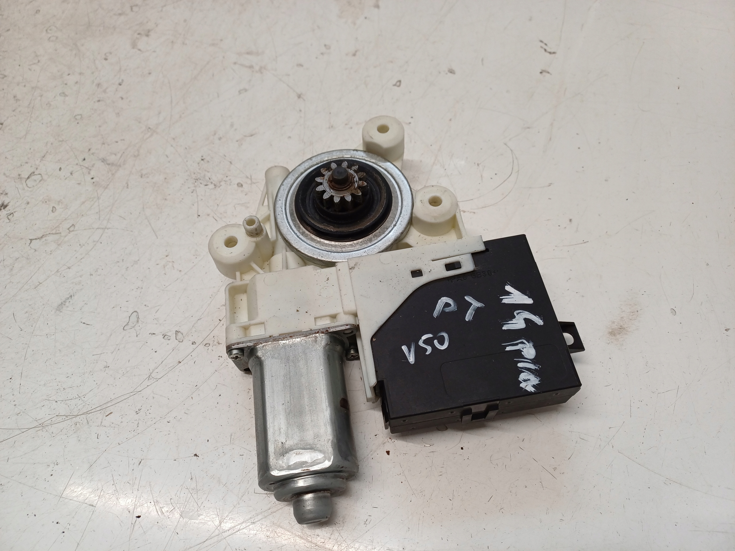 VOLVO V50 04-12 SILNICZEK SZYBY PRAWY TYŁ 30710149