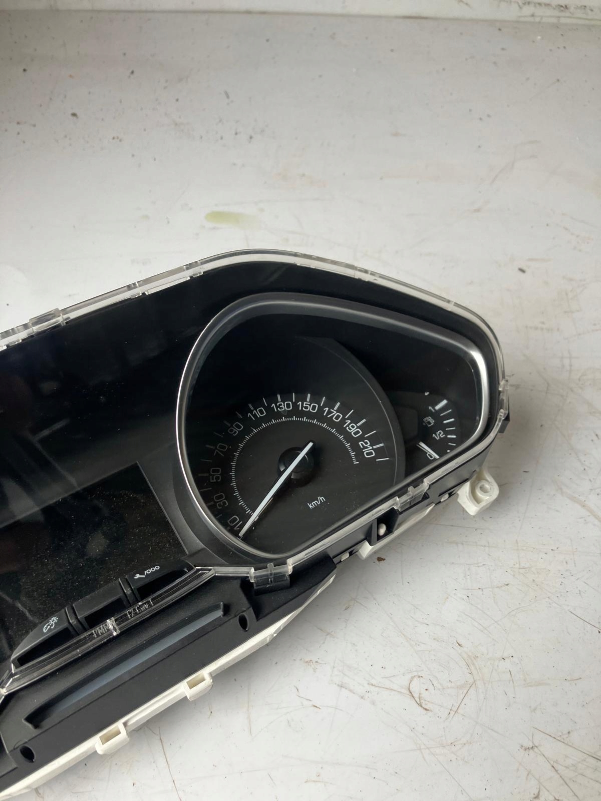 dials dials PEUGEOT 208 1.2 THP 9808559180