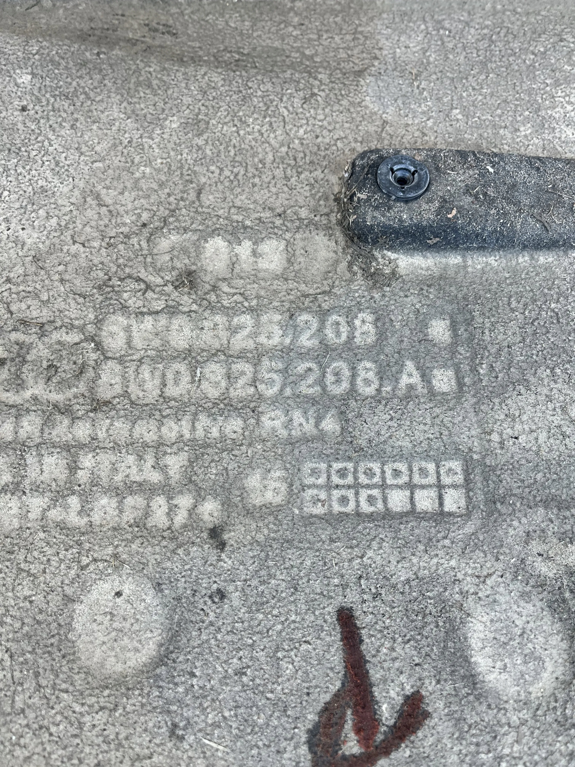 OSŁONA PODWOZIA PRAWA AUDI A4 B9 15- 8W0825208A